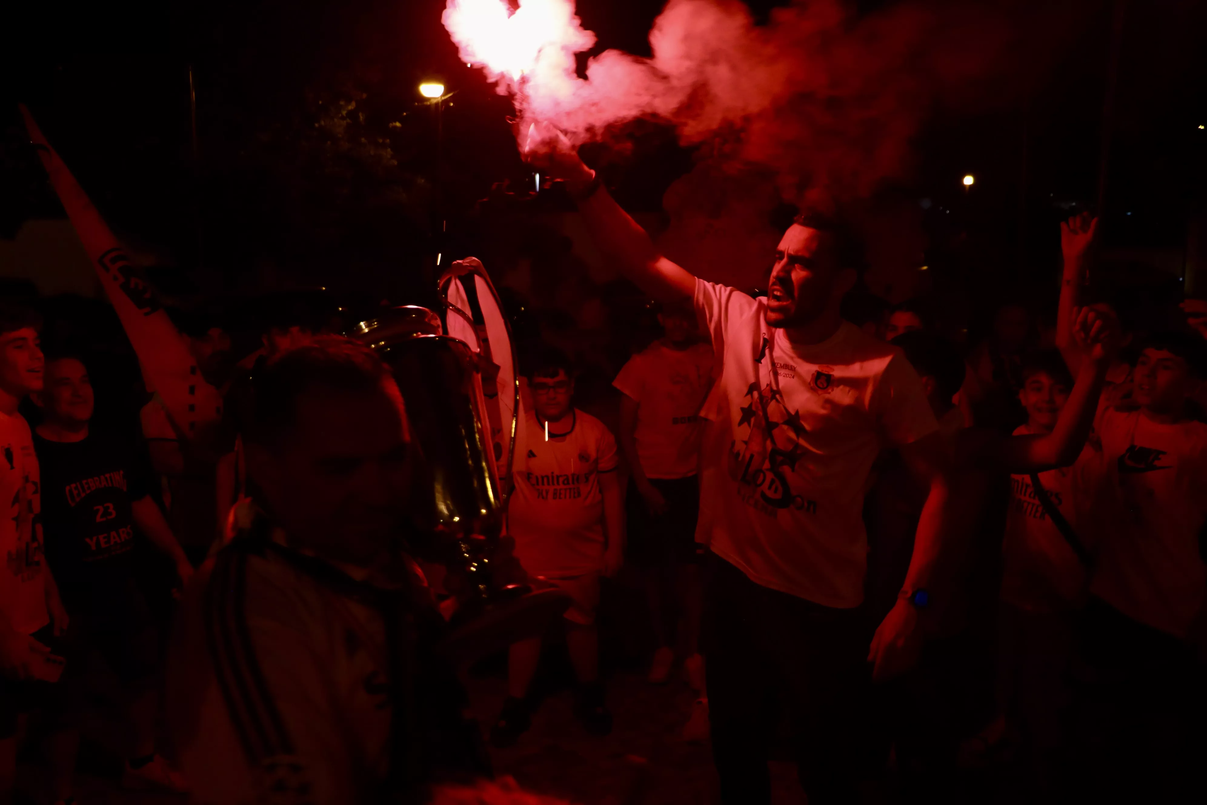 Los aficionados del Real Madrid celebran la Champions Los aficionados del Real Madrid celebran la Champions