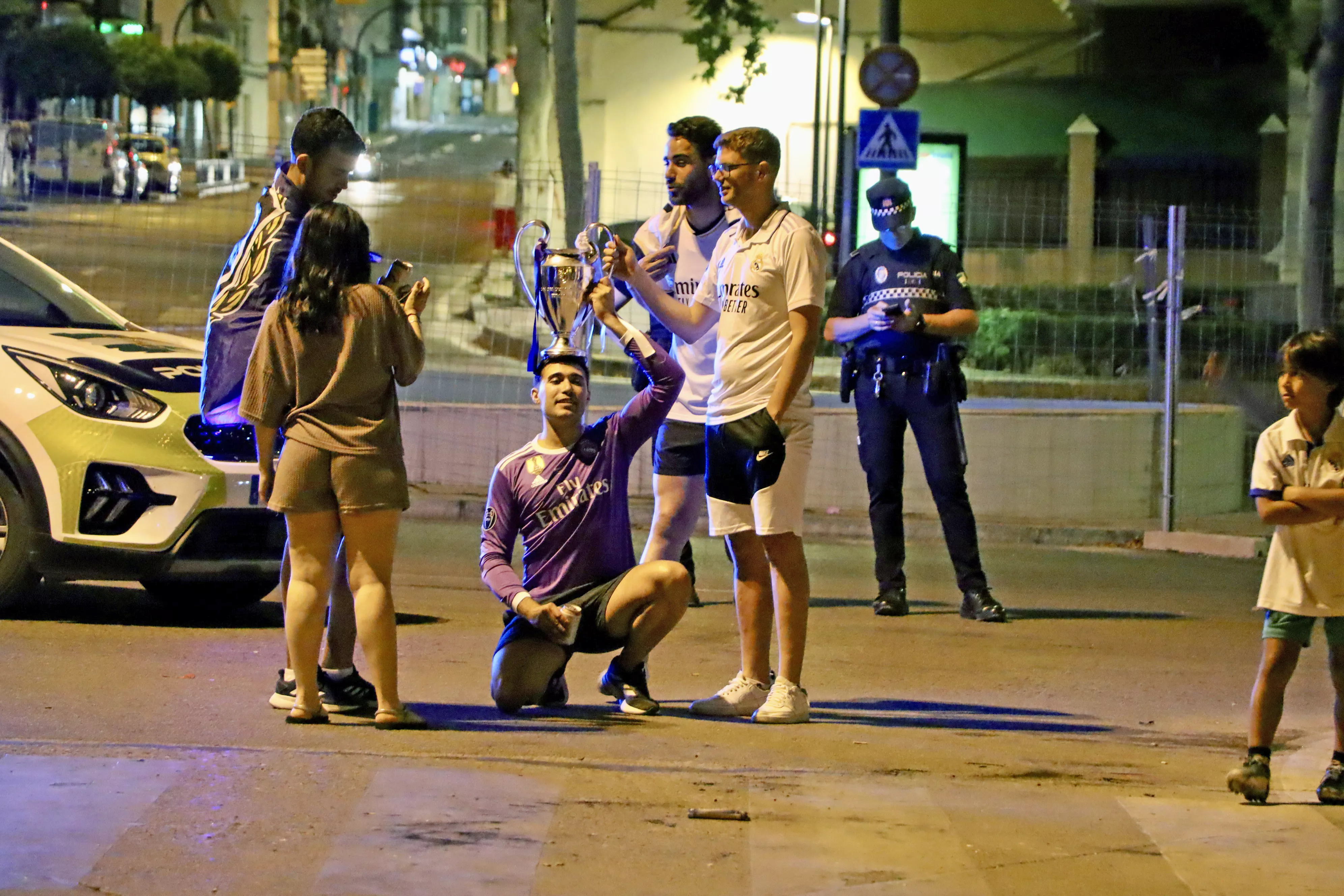 Los aficionados del Real Madrid celebran la Champions Los aficionados del Real Madrid celebran la Champions