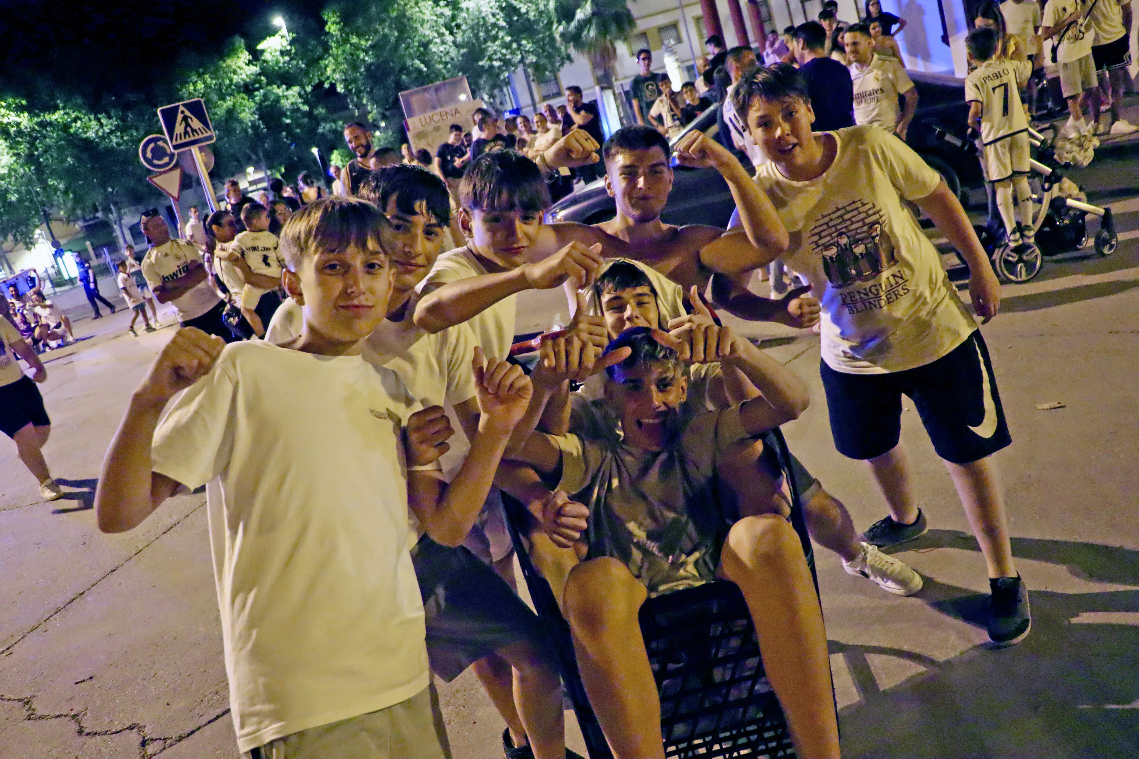 Los aficionados del Real Madrid celebran la Champions Los aficionados del Real Madrid celebran la Champions