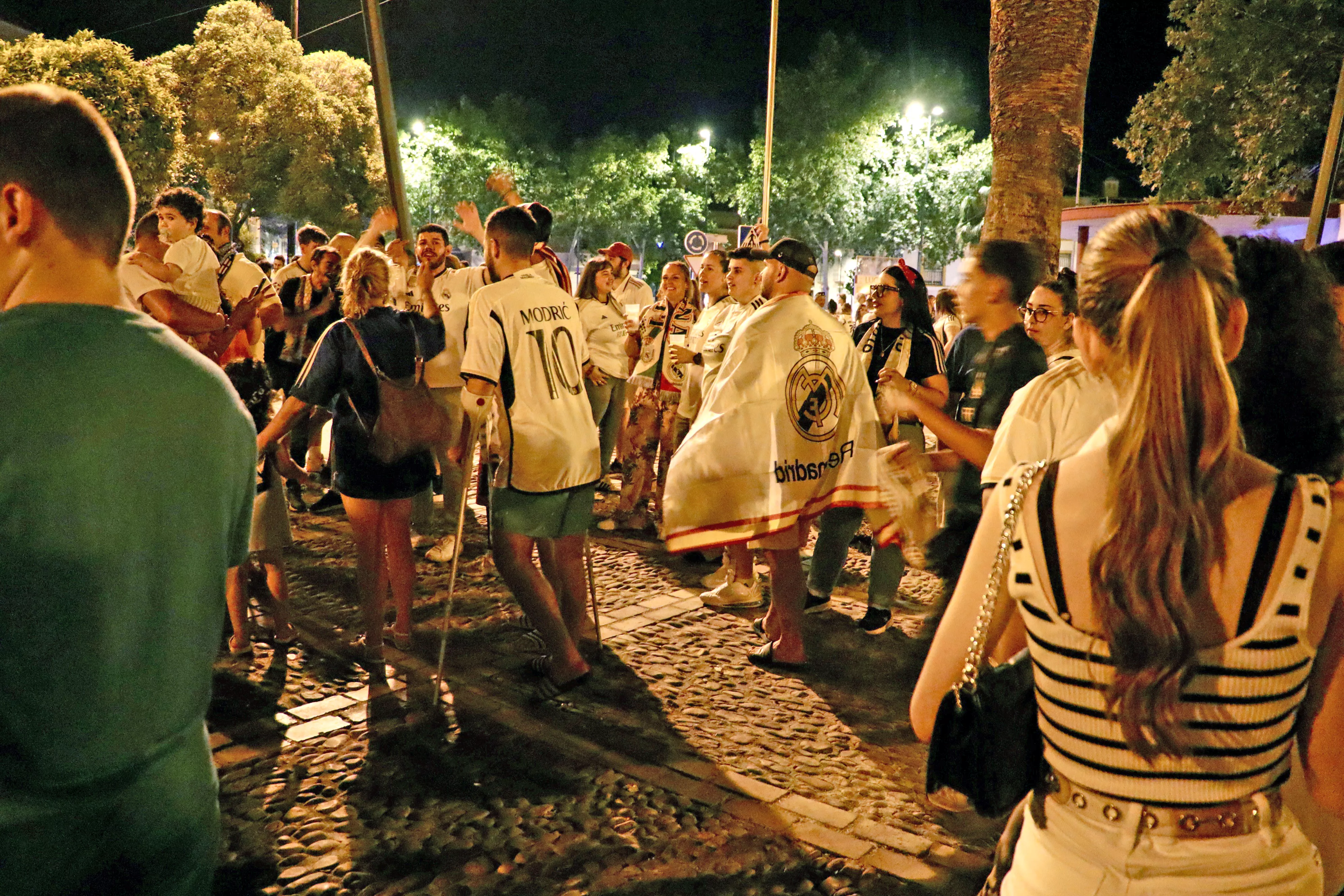 Los aficionados del Real Madrid celebran la Champions Los aficionados del Real Madrid celebran la Champions