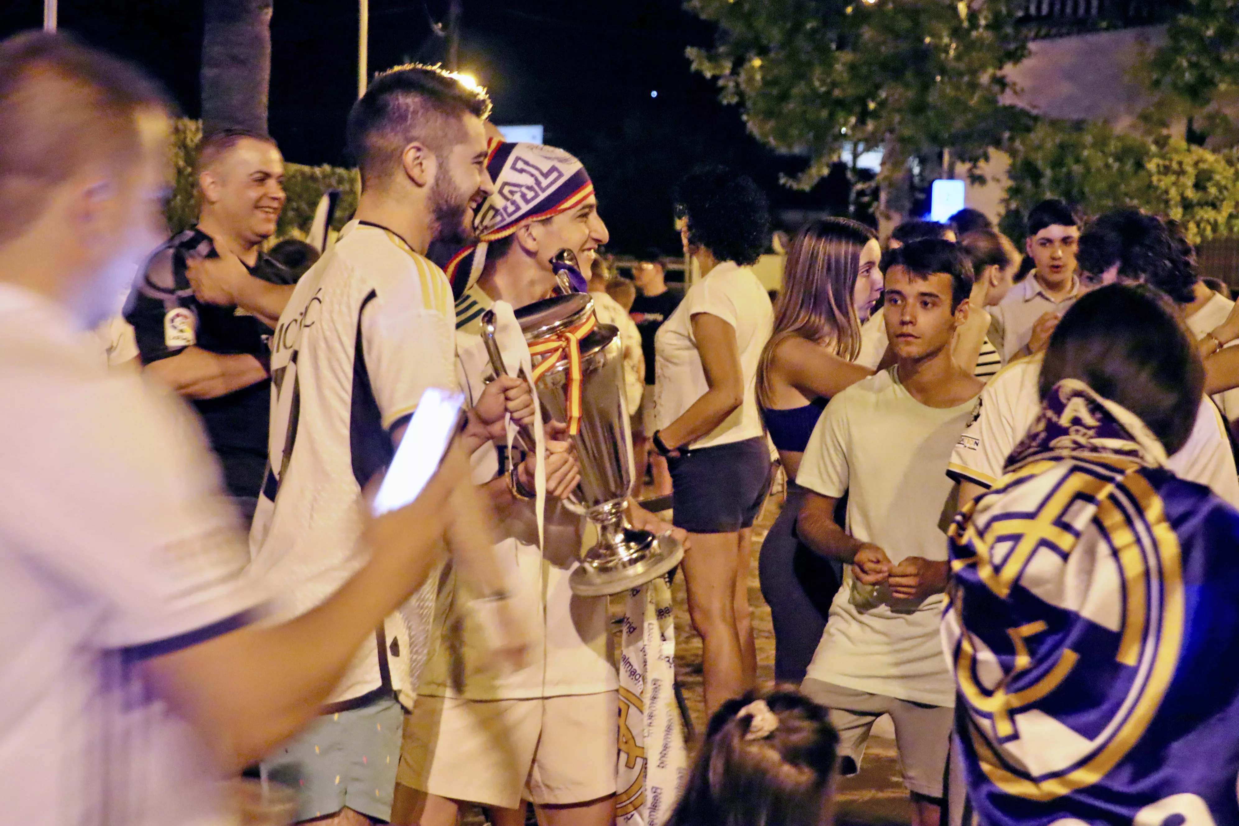 Los aficionados del Real Madrid celebran la Champions Los aficionados del Real Madrid celebran la Champions