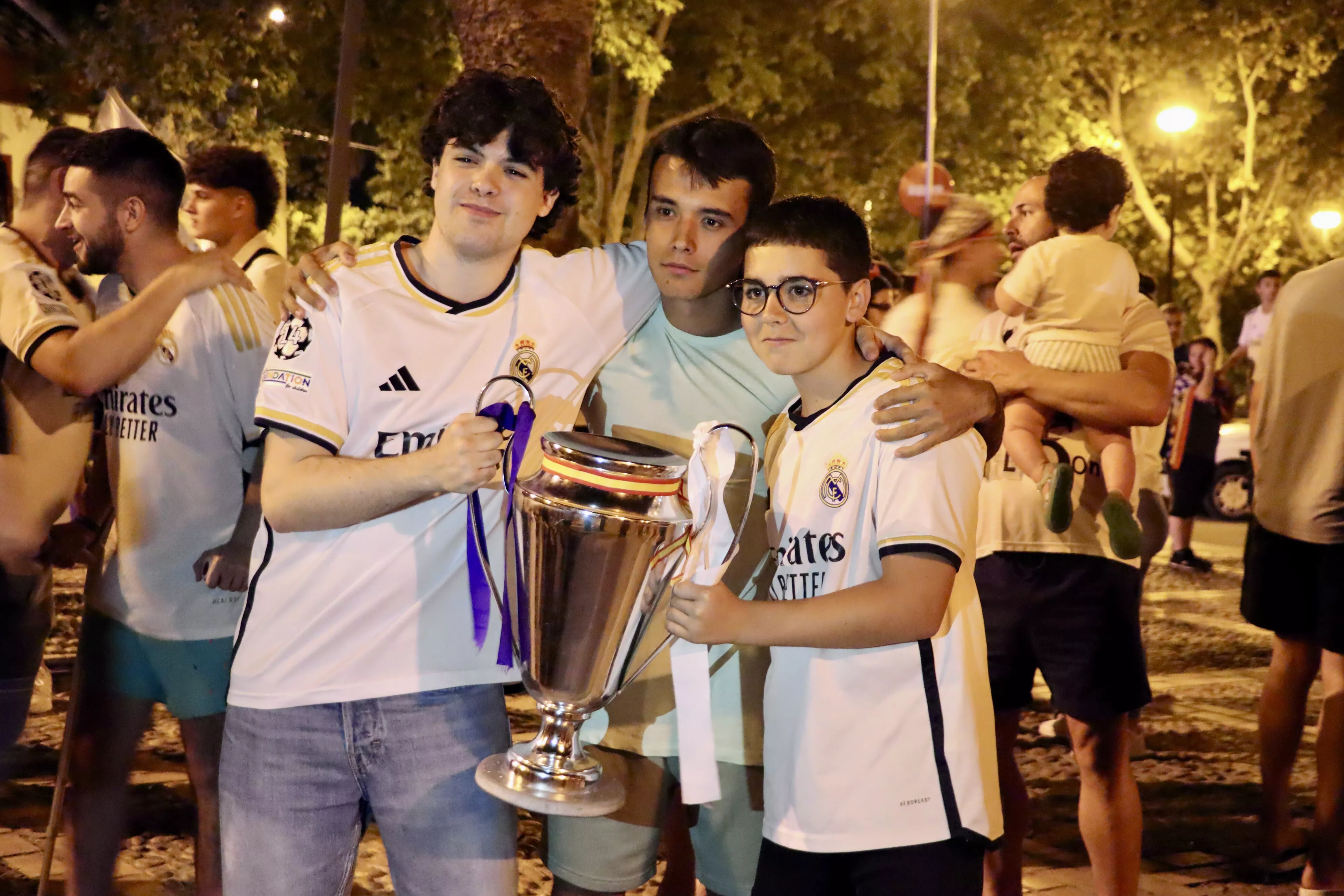 Los aficionados del Real Madrid celebran la Champions Los aficionados del Real Madrid celebran la Champions