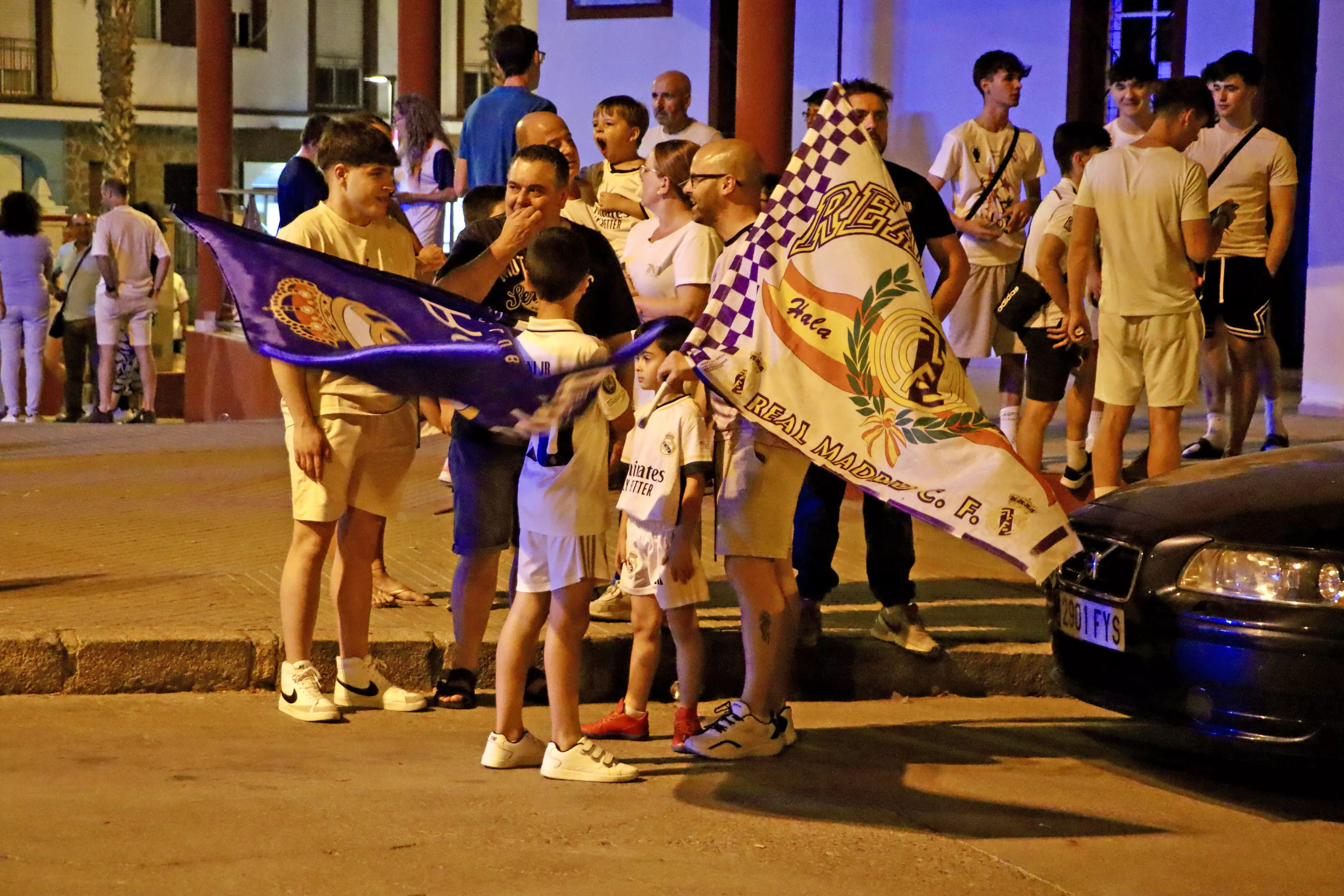 Los aficionados del Real Madrid celebran la Champions Los aficionados del Real Madrid celebran la Champions