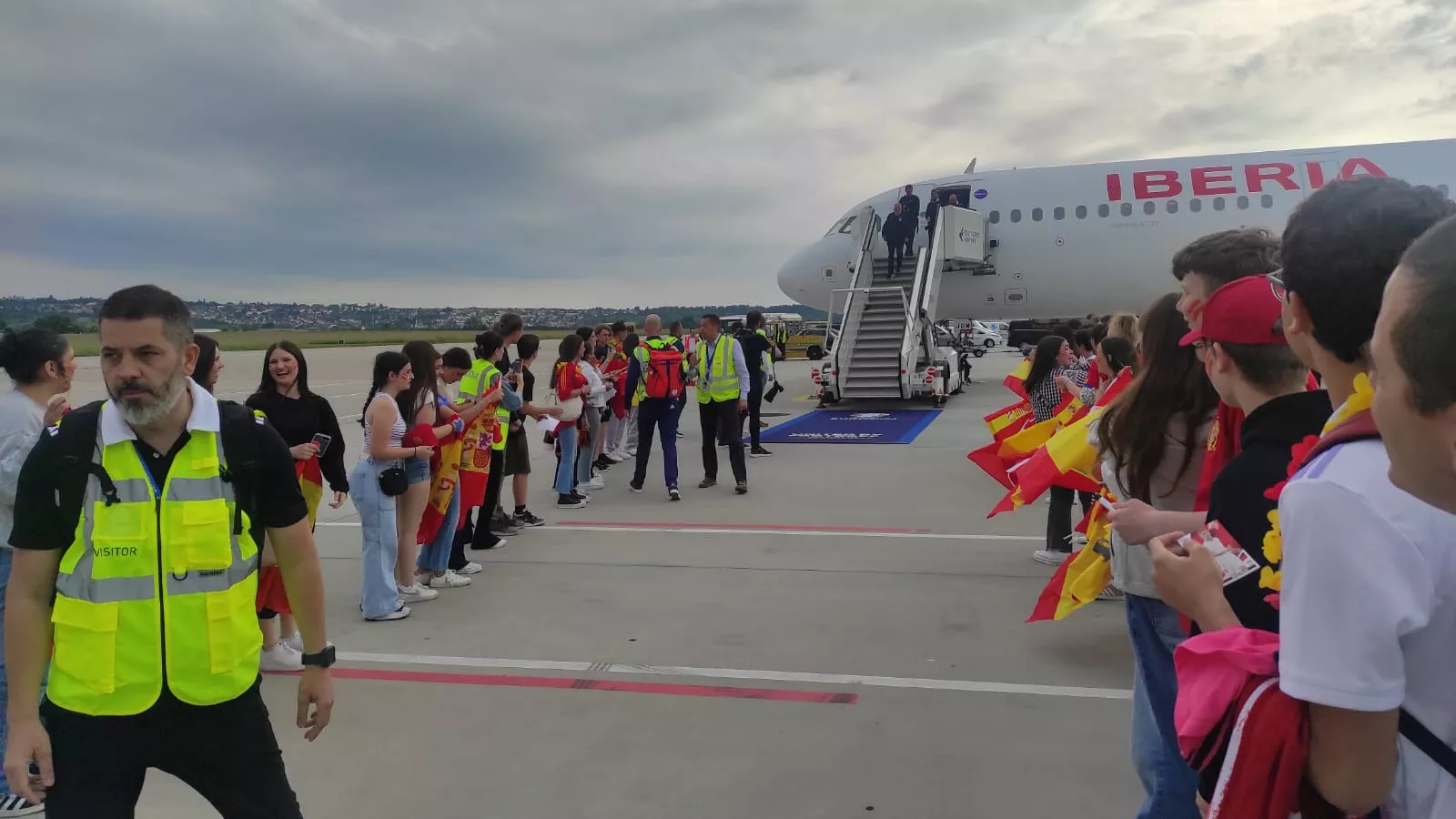 Alumnos del IES Marqués de Comares reciben a la selección española de Fútbol en Alemania