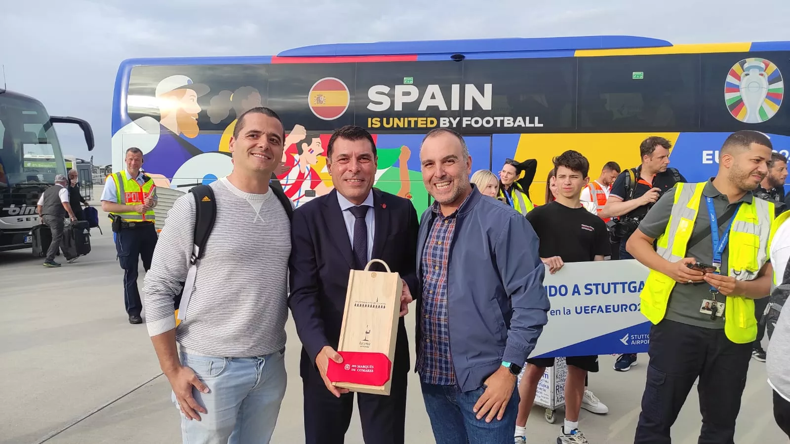 Alumnos del IES Marqués de Comares reciben a la selección española de Fútbol en Alemania