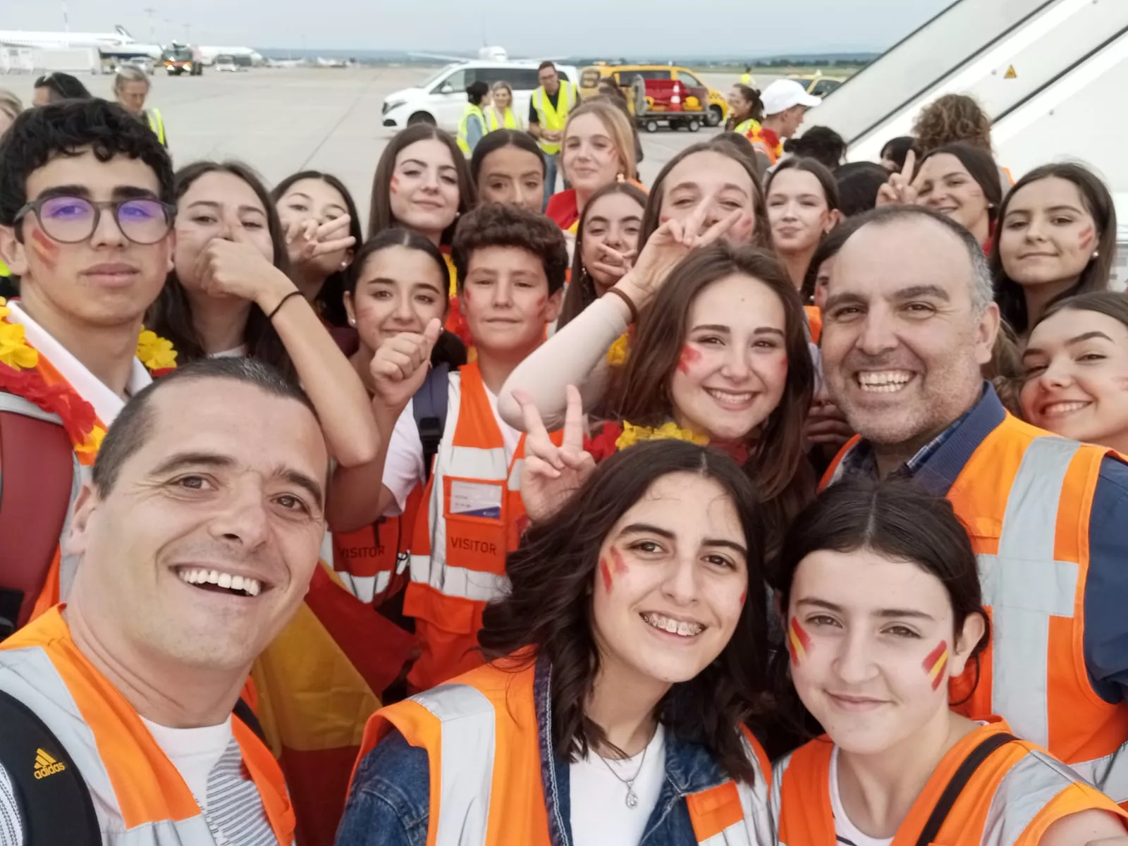 Alumnos del IES Marqués de Comares reciben a la selección española de Fútbol en Alemania