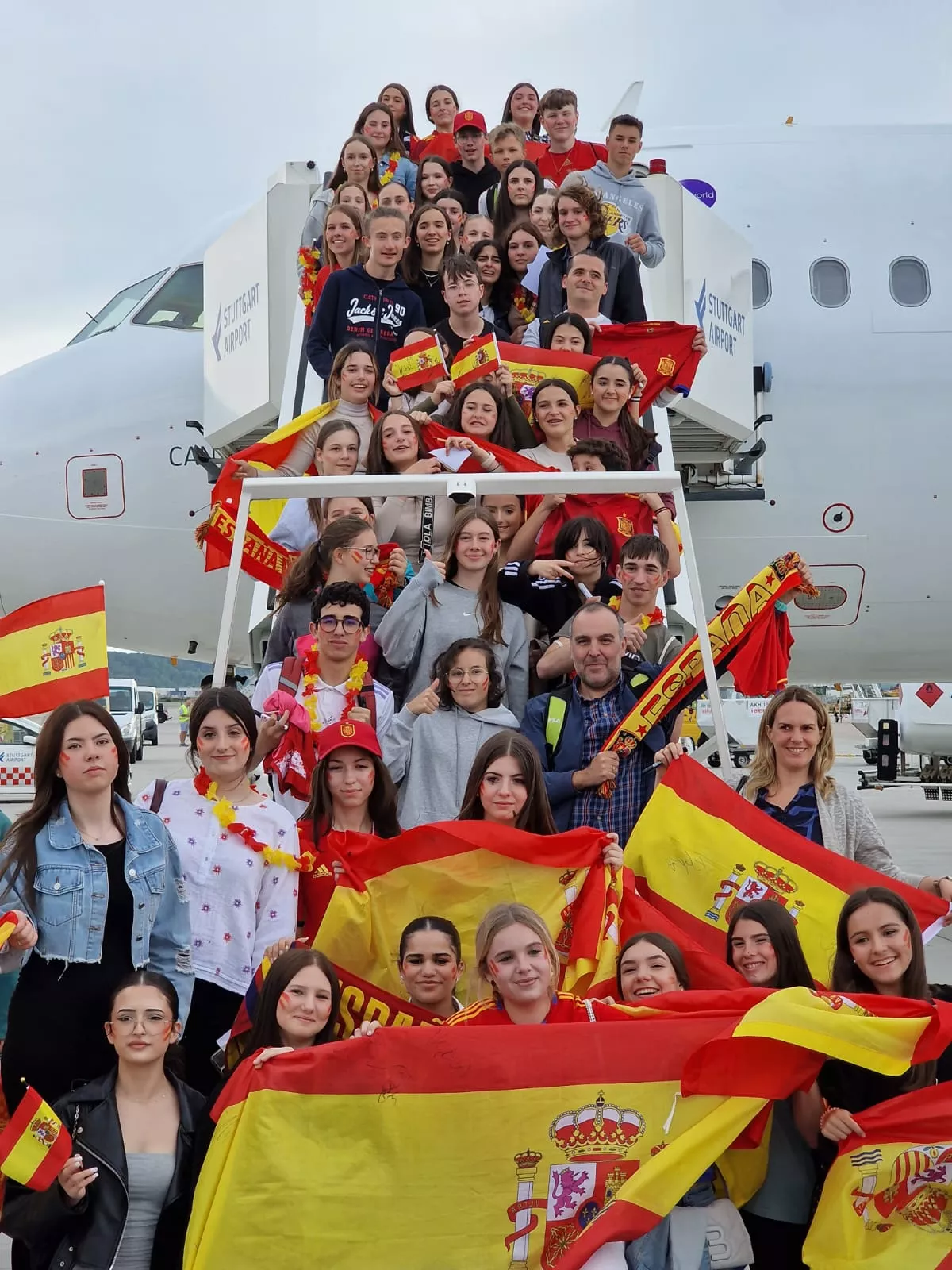Alumnos del IES Marqués de Comares reciben a la selección española de Fútbol en Alemania