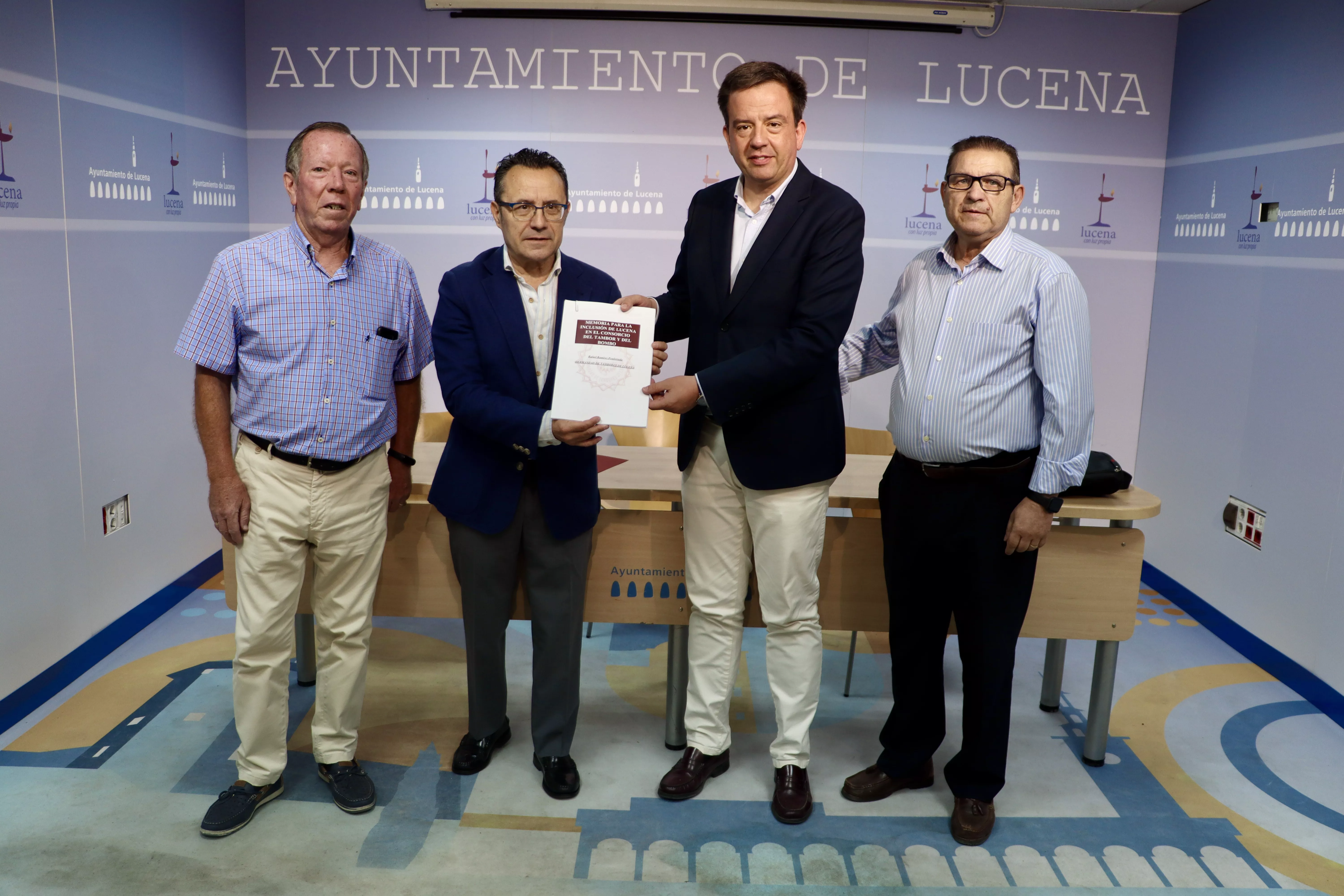Presentación de la memoria para la entrada de Lucena en el Consorcio Nacional de los Pueblos del Tambor y el Bombo