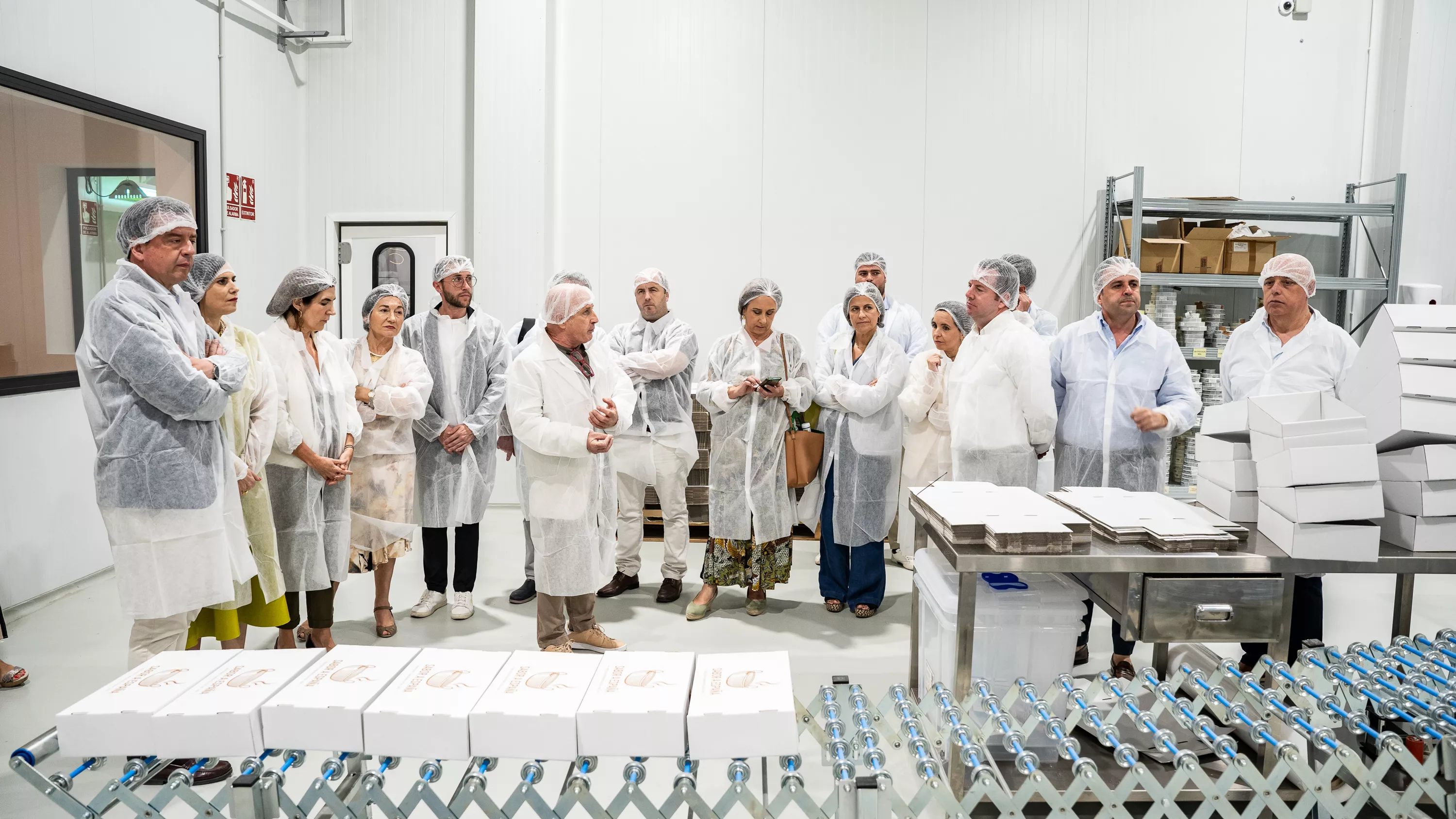 Un momento de la visita de las autoridades a las instalaciones de Sabor a España