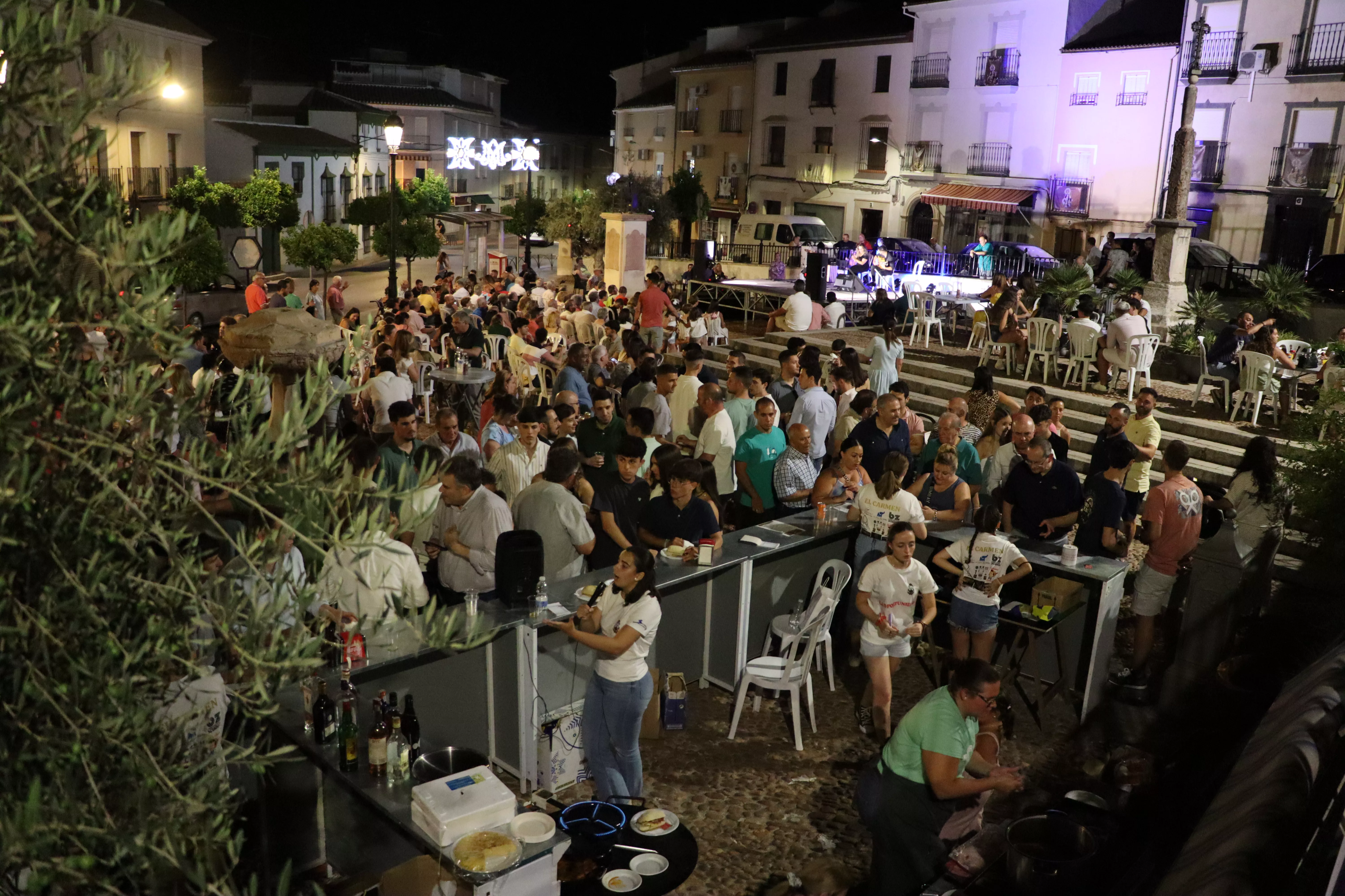 La plaza de la Barrera recupera la verbena del Carmen