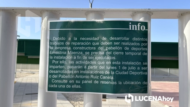 Cartel a las puertas del Pabellón Deportivo "Ernestina Maenza" de Lucena Cartel a las puertas del Pabellón Deportivo "Ernestina Maenza" de Lucena