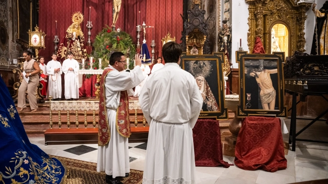 Bendición de los cuadros de los titulares de la cofradía de la Sangre Bendición de los cuadros de los titulares de la cofradía de la Sangre