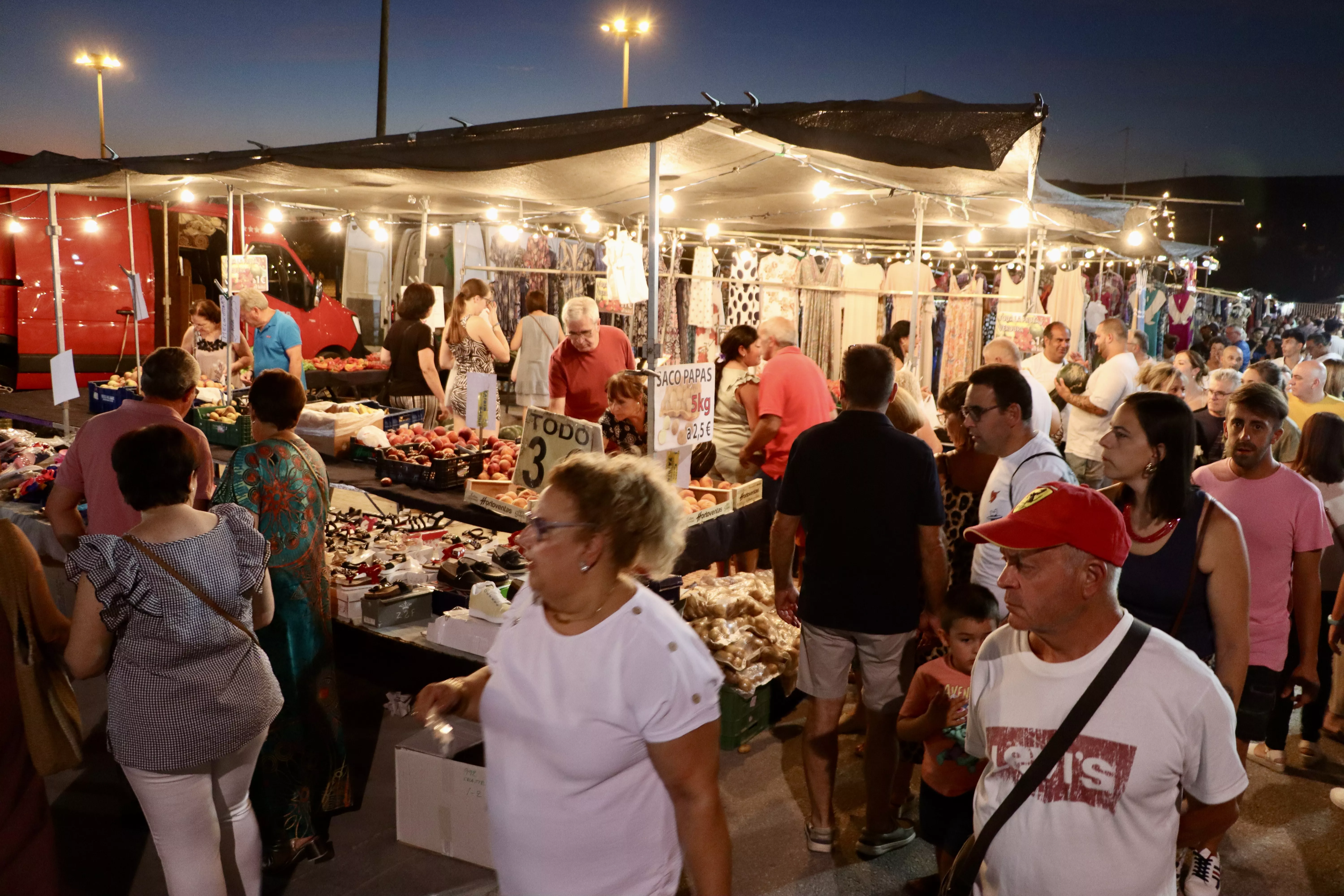 Mercadillo nocturno del sábado