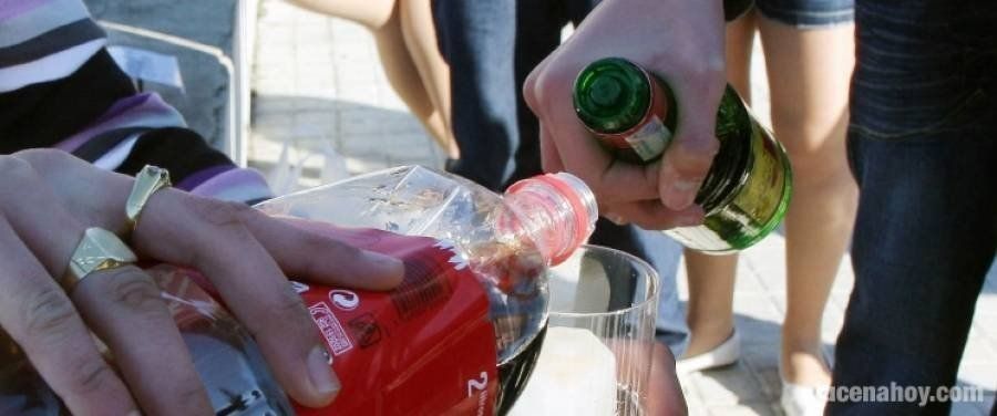  La campaña "Copas pocas, controla con el alcohol" pretende concienciar y hacer reflexionar a los jóvenes 