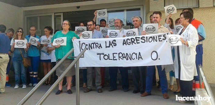  Manifestación a las puertas de los centros de salud por la agresión a un facultativo en Moriles 