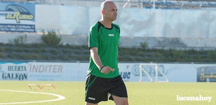  Juanlu Bernal, técnico del Lucena C.F.: "Tenemos argumentos suficientes para poder hacer daño a cualquier equipo" 