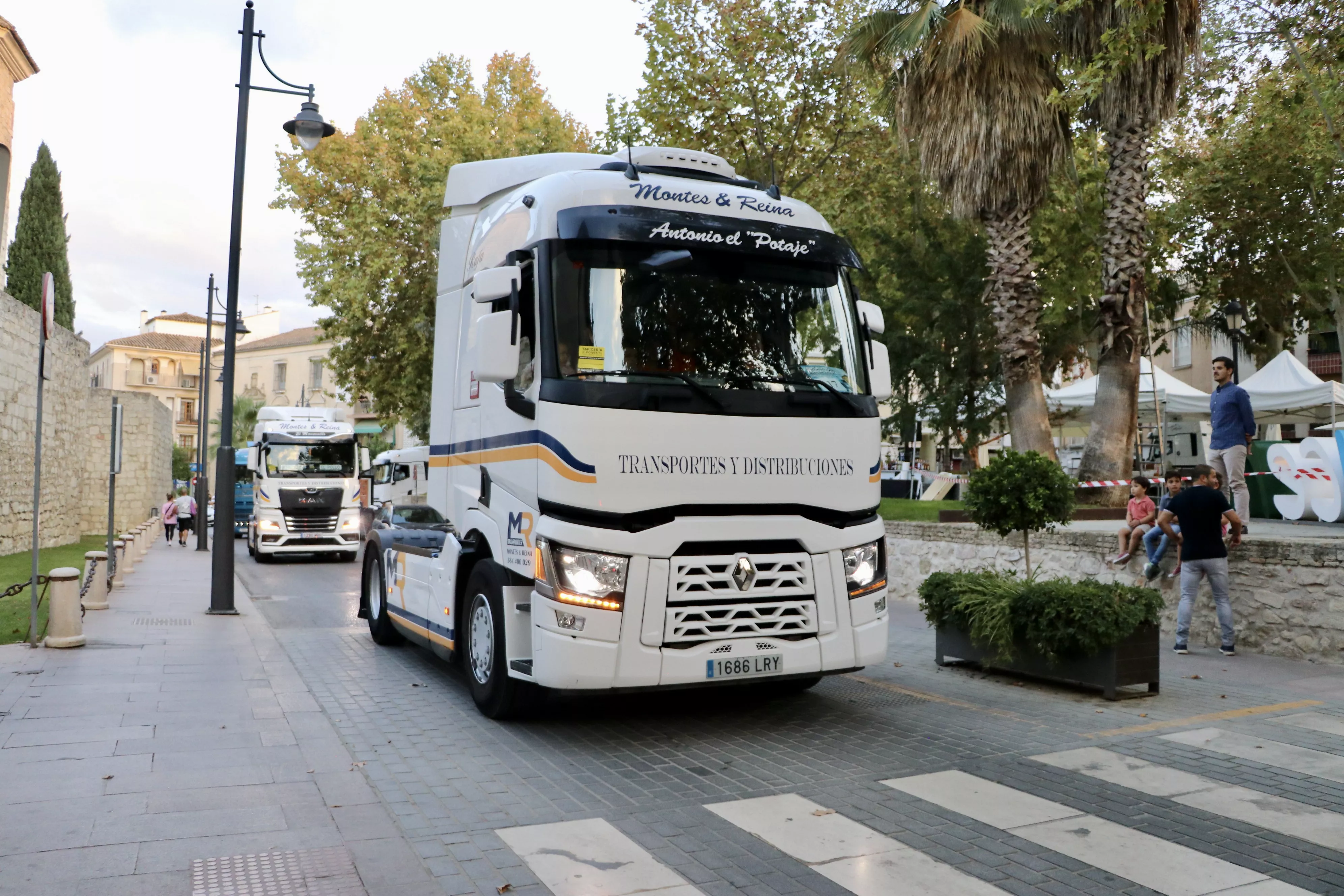 Pasacalles de camiones del I Encuentro de Transportistas Ciudad de Lucena Pasacalles de camiones del I Encuentro de Transportistas Ciudad de Lucena