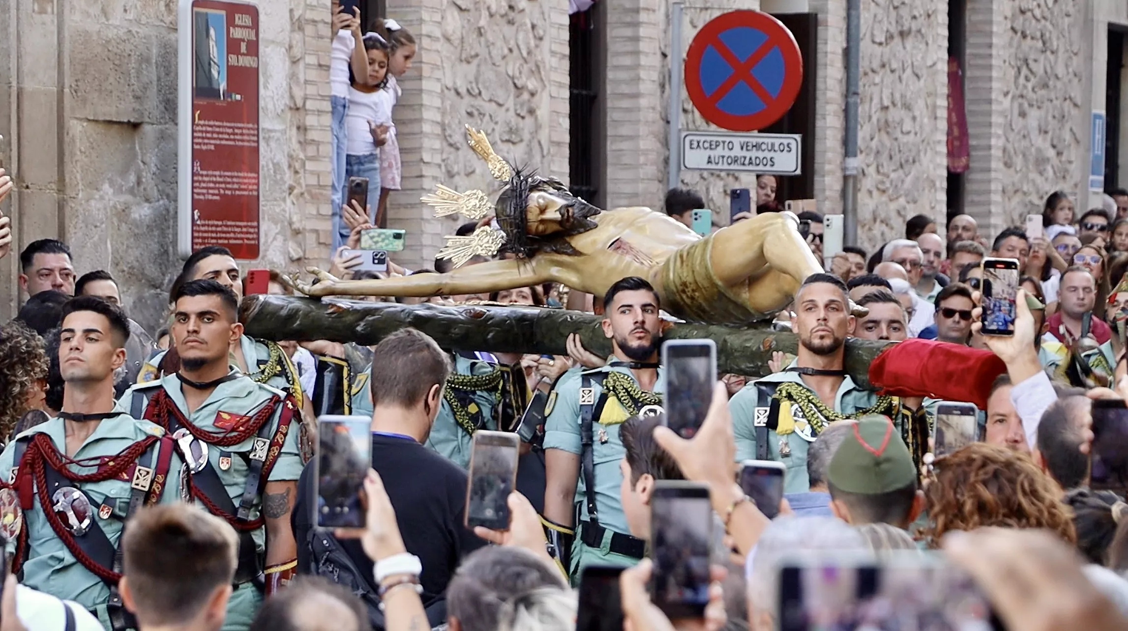 Traslado del Cristo de la Sangre, acompañado por el Tercio Duque de Alba, 2º de la Legión Traslado del Cristo de la Sangre, acompañado por el Tercio Duque de Alba, 2º de la Legión