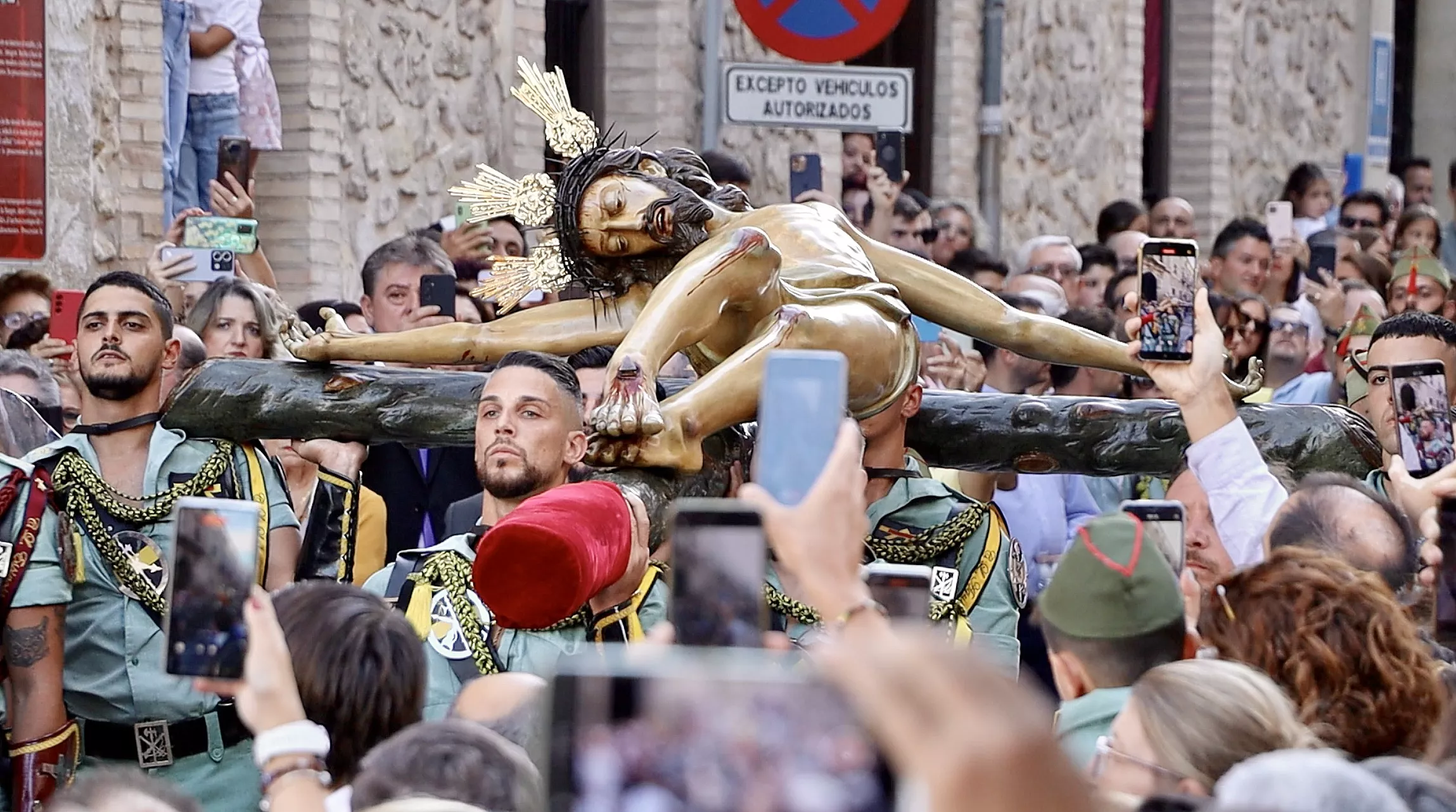 Traslado del Cristo de la Sangre, acompañado por el Tercio Duque de Alba, 2º de la Legión Traslado del Cristo de la Sangre, acompañado por el Tercio Duque de Alba, 2º de la Legión