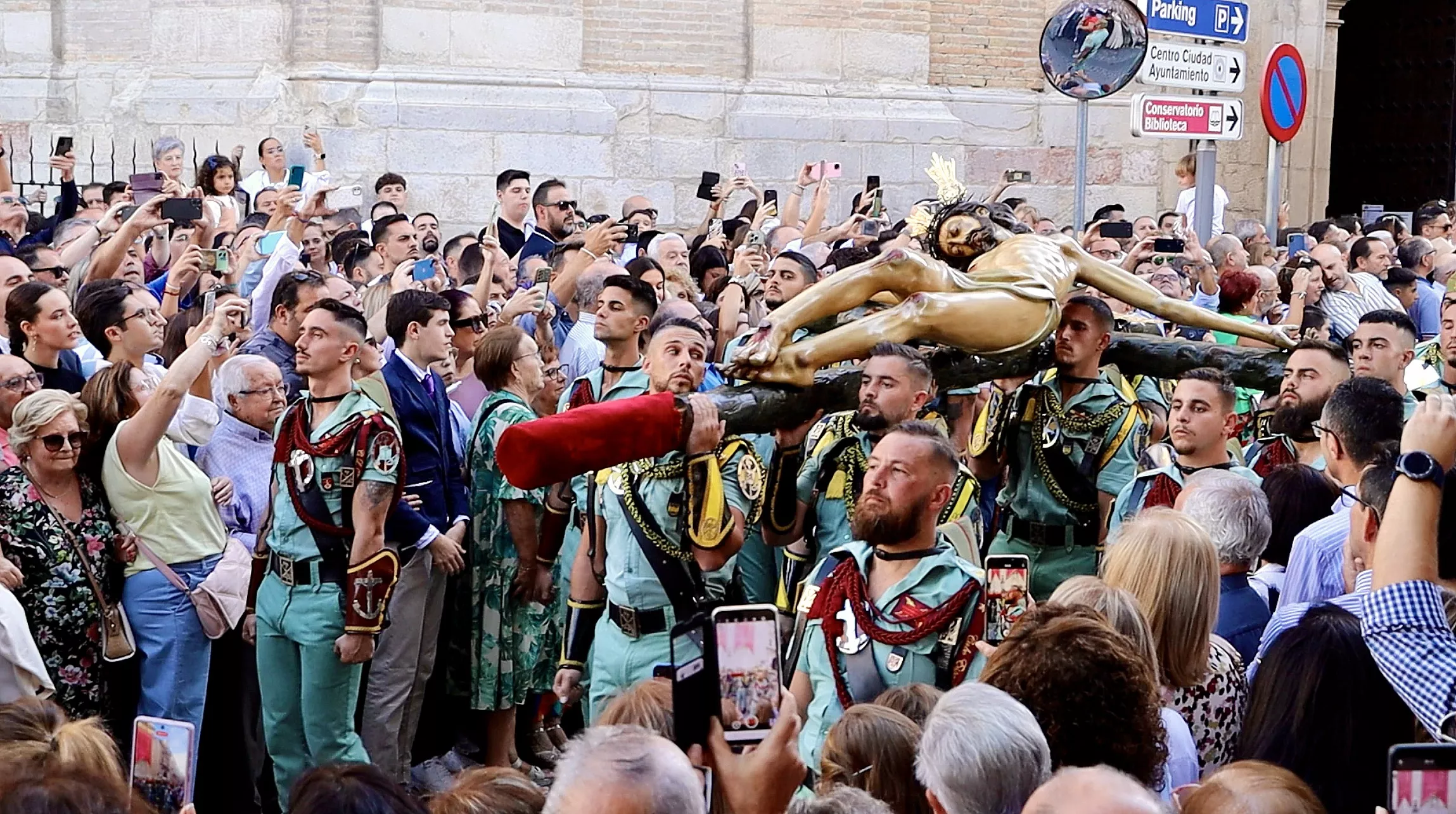 Traslado del Cristo de la Sangre, acompañado por el Tercio Duque de Alba, 2º de la Legión Traslado del Cristo de la Sangre, acompañado por el Tercio Duque de Alba, 2º de la Legión
