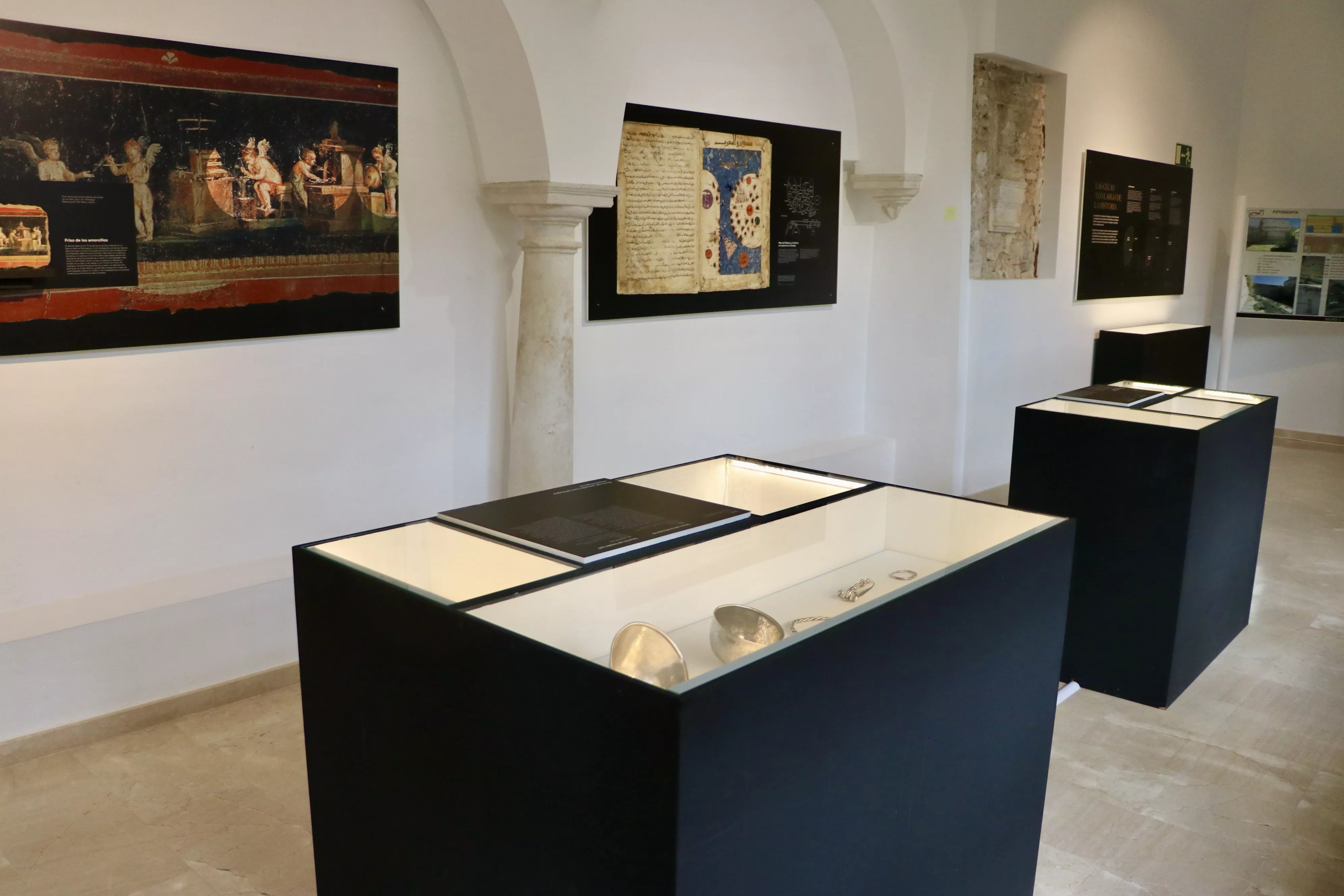 Exposición "Todo lo que brilla" en Lucena Exposición "Todo lo que brilla" en Lucena