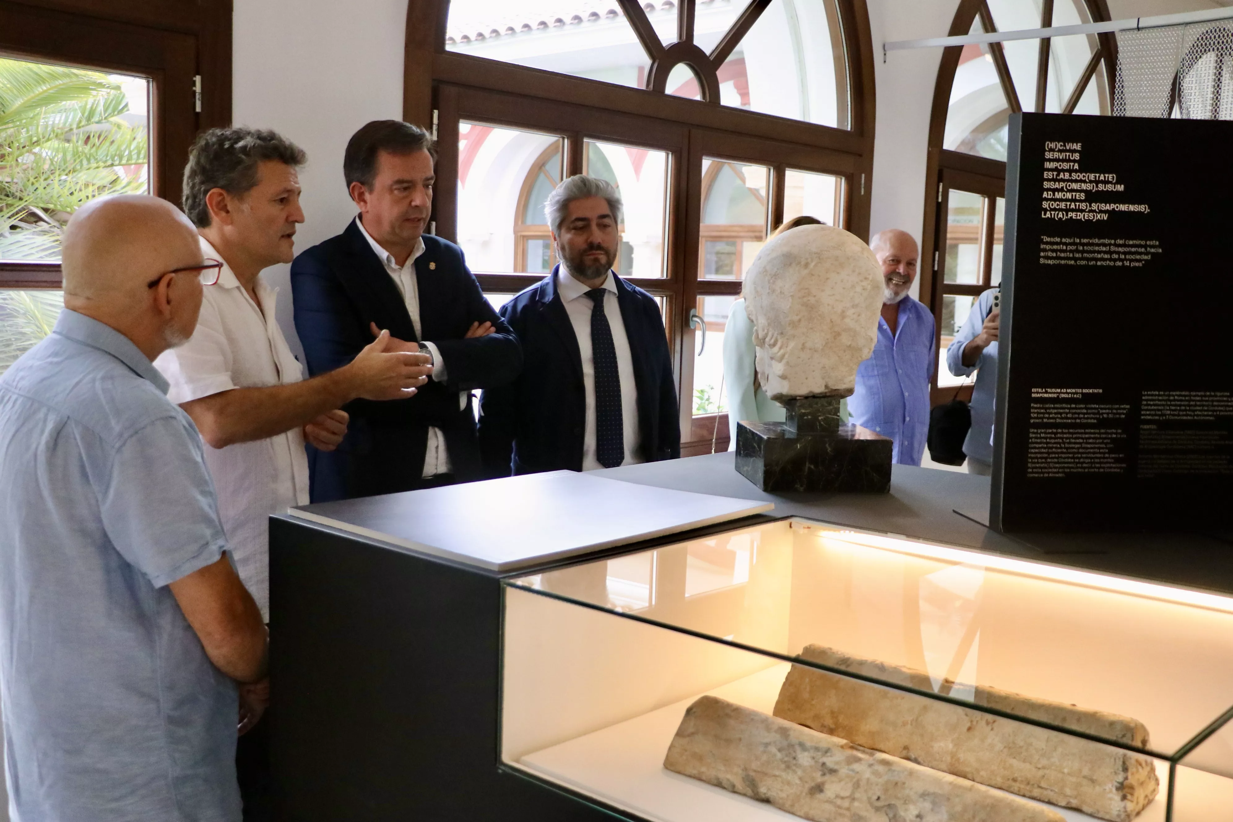 Exposición "Todo lo que brilla" en Lucena Exposición "Todo lo que brilla" en Lucena