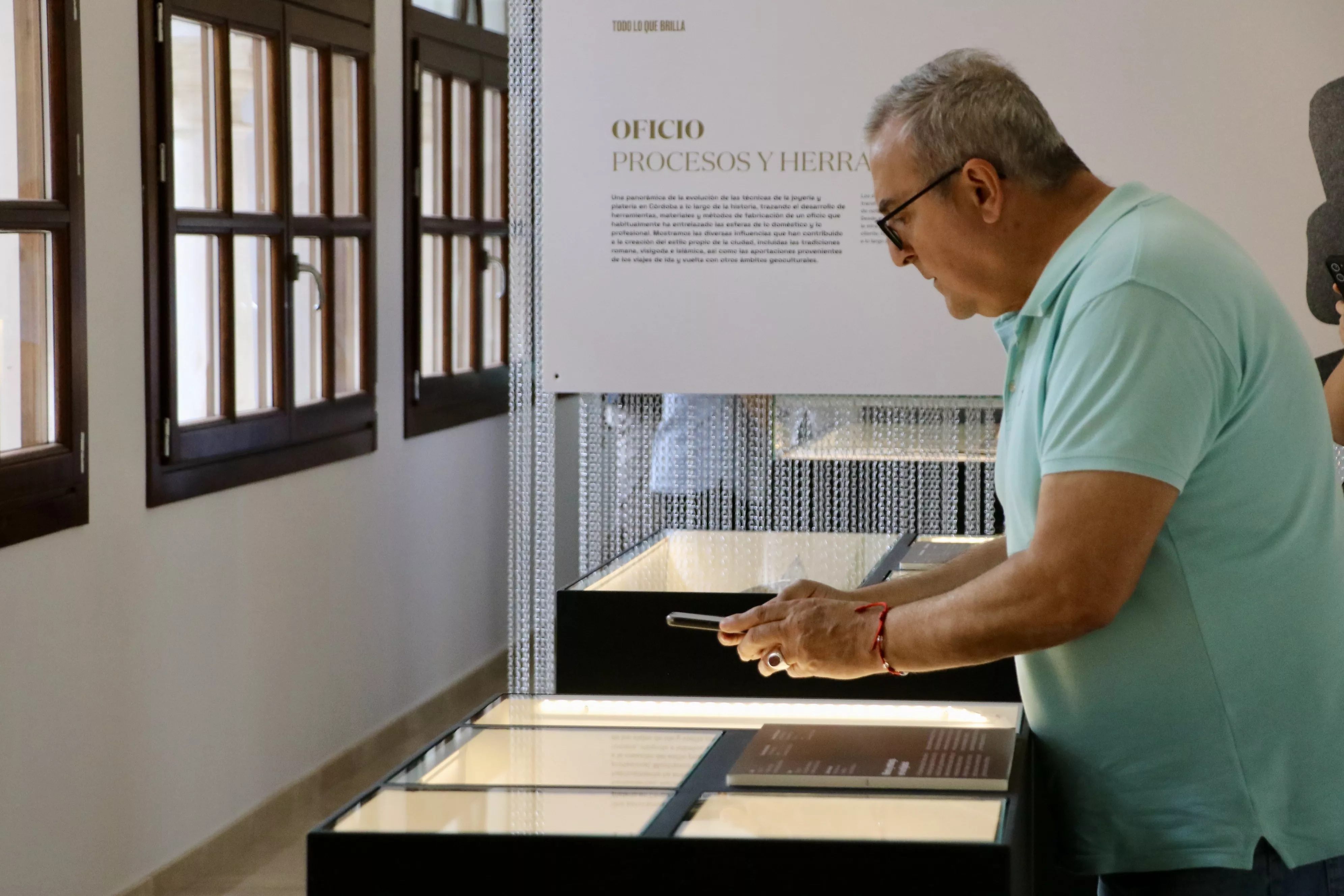Exposición "Todo lo que brilla" en Lucena Exposición "Todo lo que brilla" en Lucena
