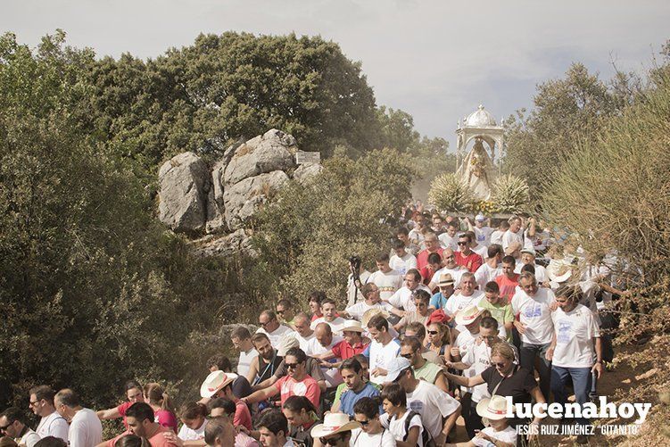Los egabrenses se vuelcan con la Virgen de la Sierra en la 'Bajá'. Fotos de Jesús Ruiz 'Gitanito'