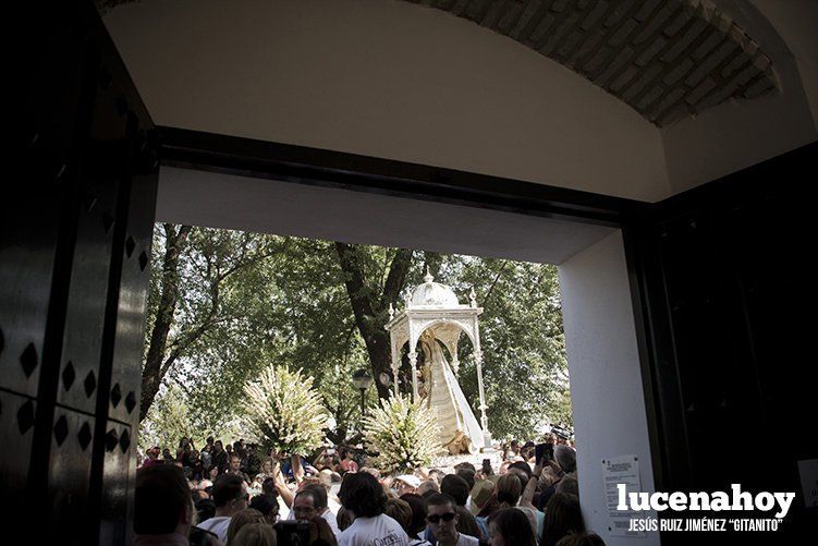 Los egabrenses se vuelcan con la Virgen de la Sierra en la 'Bajá'. Fotos de Jesús Ruiz 'Gitanito'