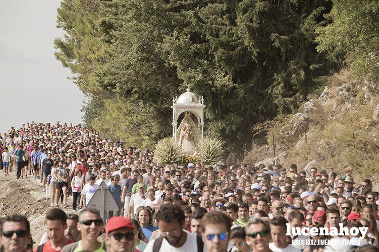 Los egabrenses se vuelcan con la Virgen de la Sierra en la 'Bajá'. Fotos de Jesús Ruiz 'Gitanito'