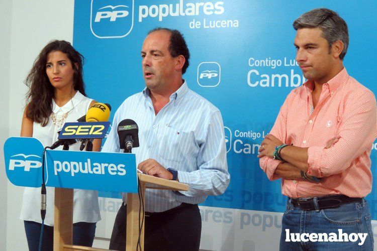 Carmen Arcos, diputada provincial; Paco Huertas, portavoz municipal; y Andrés Lorite, portavoz en la Diputación del PP. 