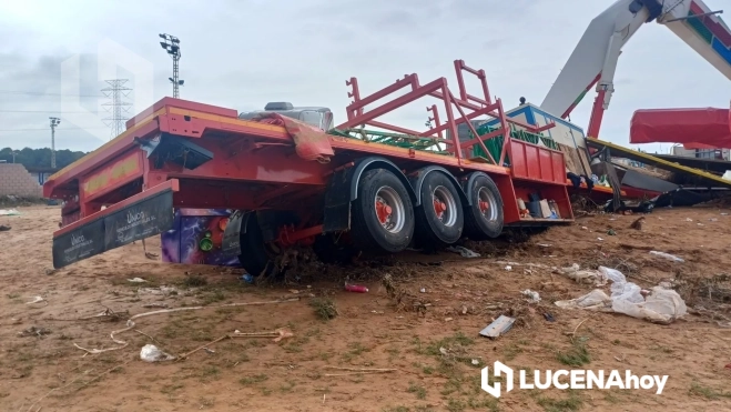 Uno de los camiones atrapados en el recinto ferial de Paiporta Uno de los camiones atrapados en el recinto ferial de Paiporta