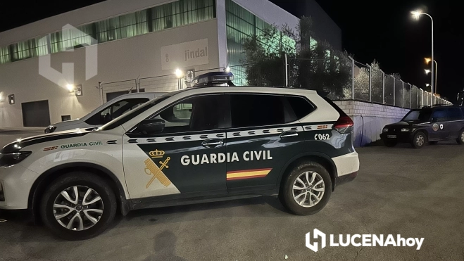 Vehículos de la Guardia Civil y Guardas Rurales, esta noche, en la zona en la que había desaparecido este vecino de Encinas Reales Vehículos de la Guardia Civil y Guardas Rurales, esta noche, en la zona en la que había desaparecido este vecino de Encinas Reales