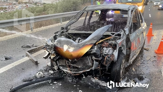 Estado en el que ha quedado uno de los vehículos implicados tras la colisión y posterior incendio Estado en el que ha quedado uno de los vehículos implicados tras la colisión y posterior incendio