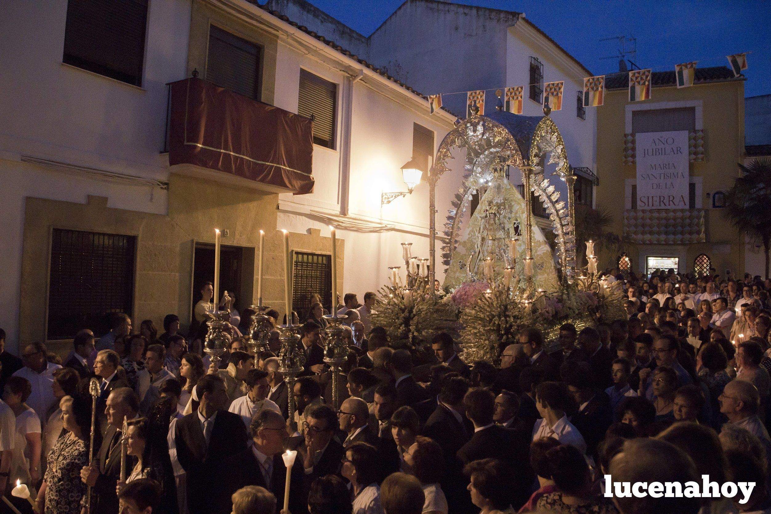 Galería de fotos: La Virgen de la Sierra, devoción por las calles de Cabra, por Jesús Jiménez 'Gitanito'