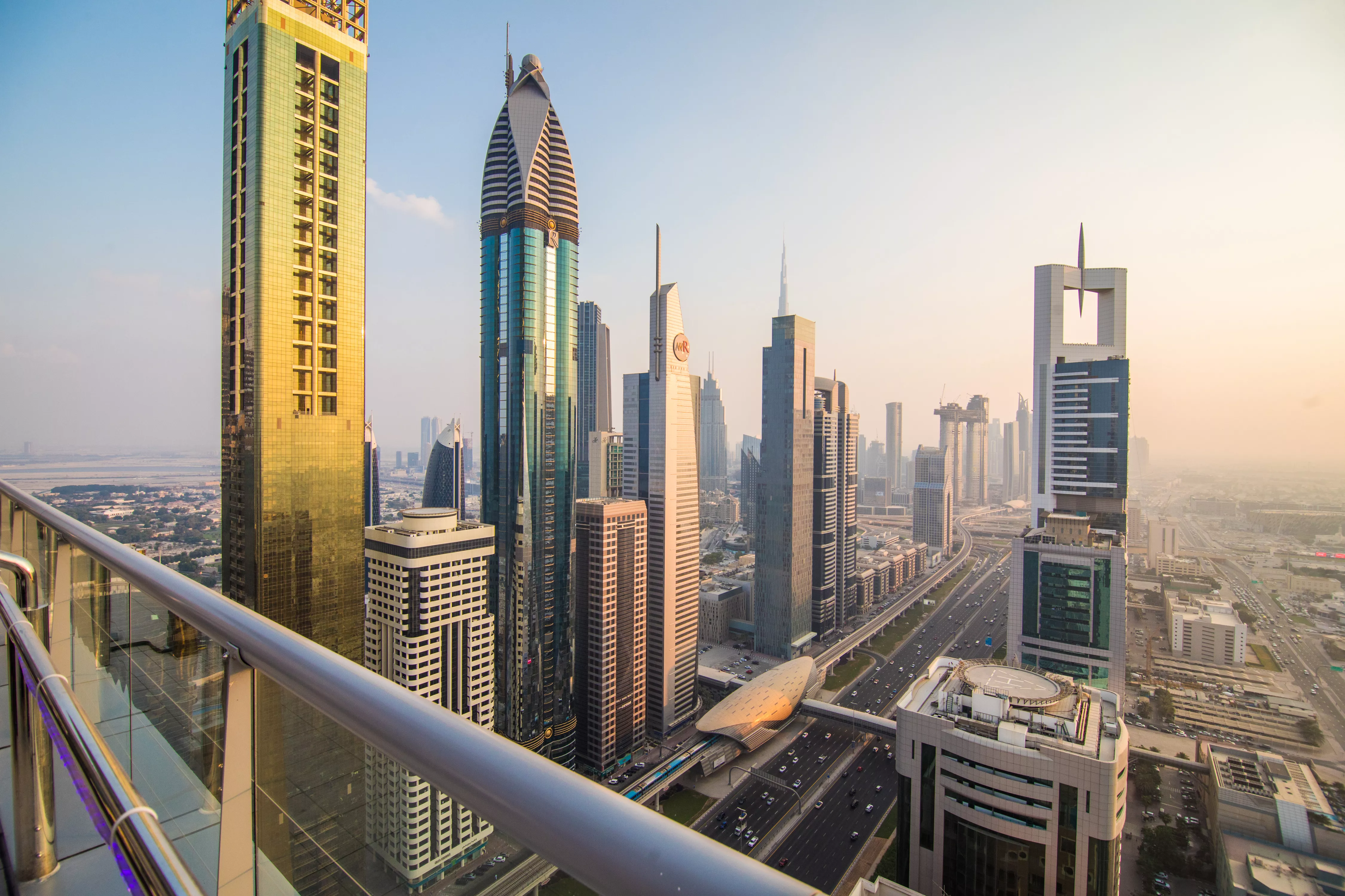 Vista aérea de Dubai. Emiratos Árabes Unidos. Imagen de diana.grytsku en Freepik