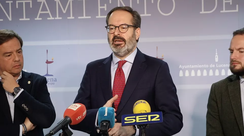 Adolfo Molina durante su intervención ante los medios de comunicación