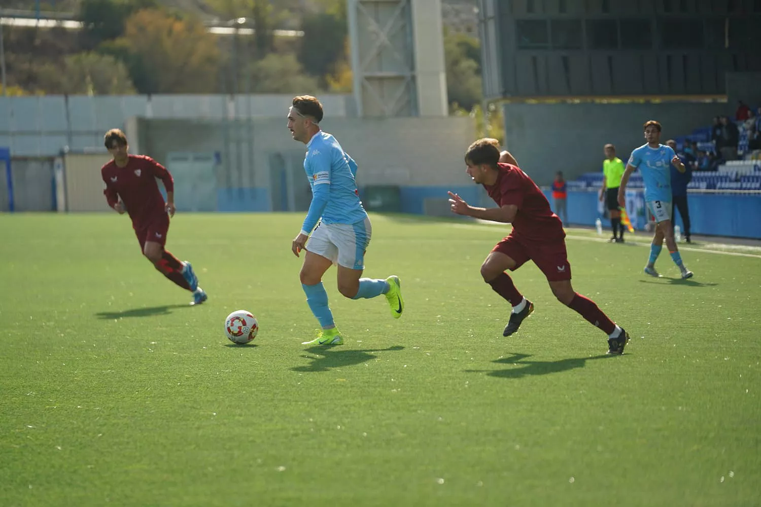 Un lance del partido entre Ciudad de Luena y Sevilla "C" Un lance del partido entre Ciudad de Luena y Sevilla "C"