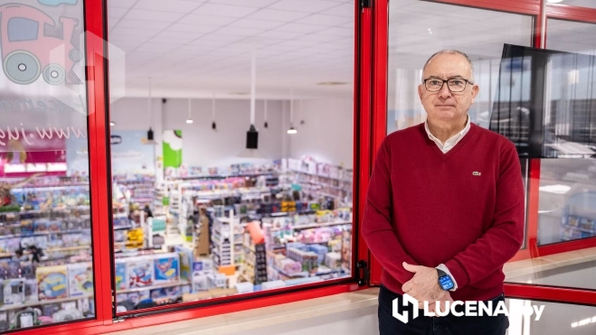 Vicente Briones, gerente de Toy Planet Lucena Vicente Briones, gerente de Toy Planet Lucena