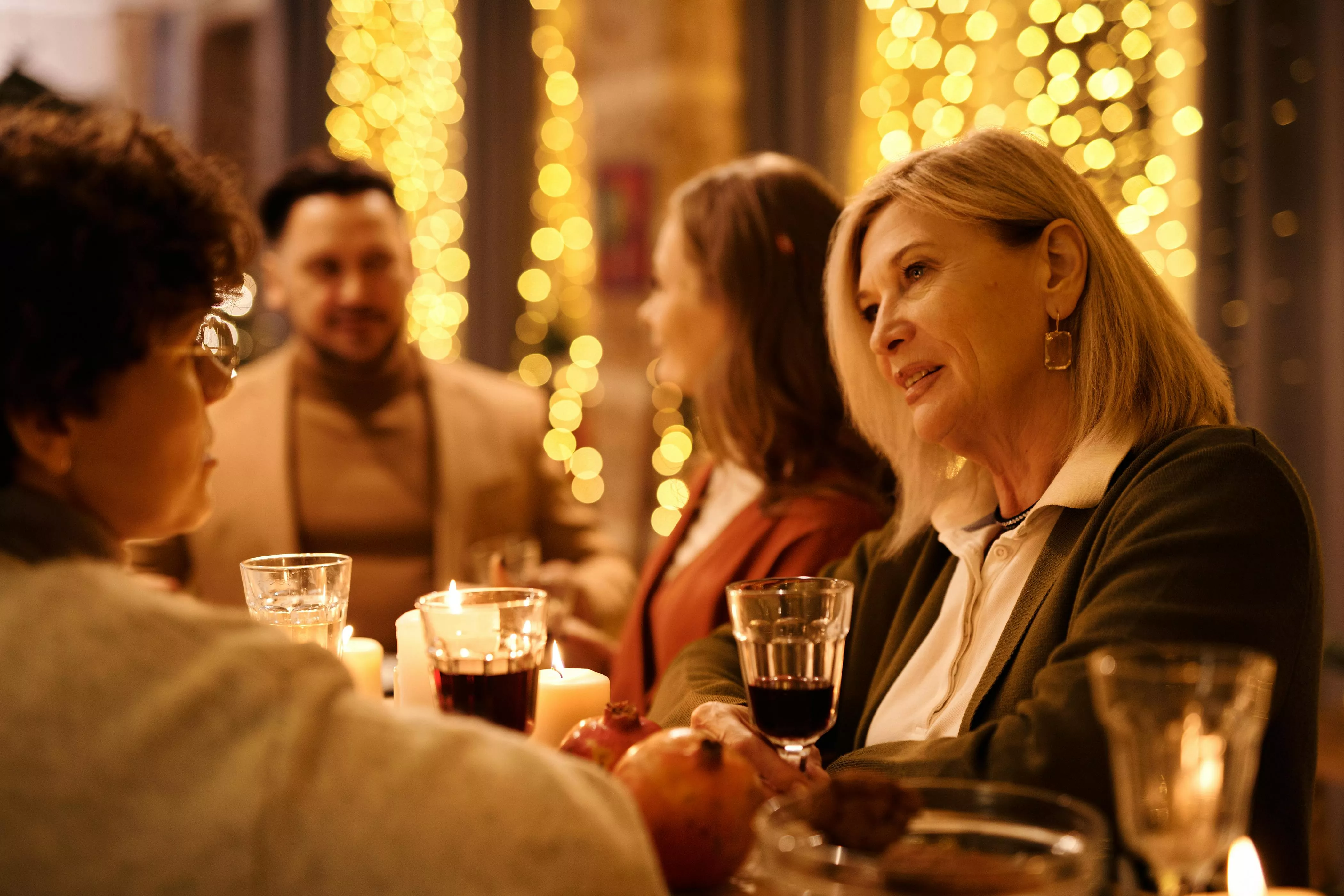 Comidas de empresa, una forma de celebrar la navidad. Foto: Nicole Michalou en Pexels