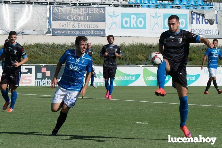  Antonio López templa el balón con su pierna derecha. SERGIO RODRÍGUEZ 