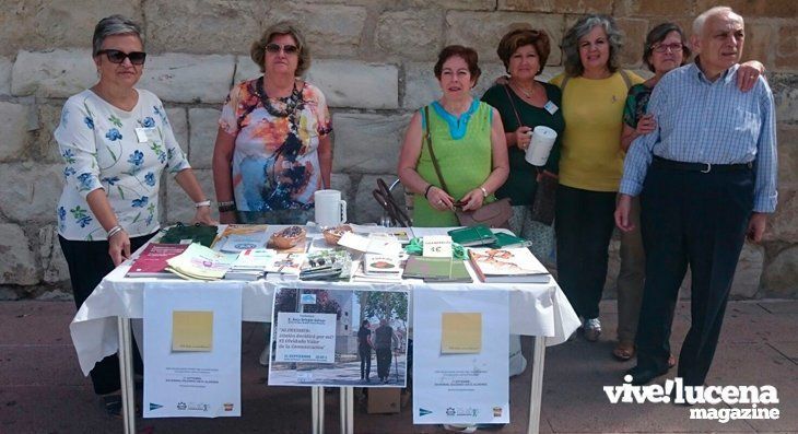  Mesa informativa instalada en la Plaza Nueva en la mañana de hoy 