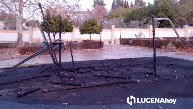 Estado en el que ha quedado la zona infantil afectada por el incendio Estado en el que ha quedado la zona infantil afectada por el incendio