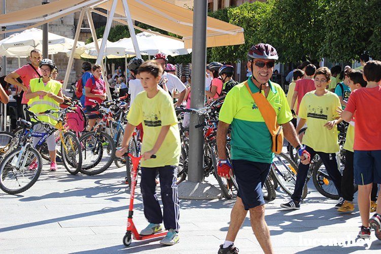 Doscientos escolares ponen la nota de color en el "Día sin coche"