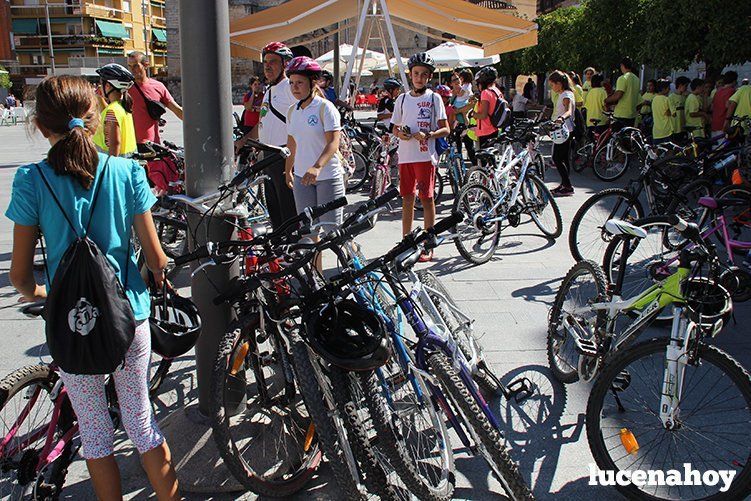 Doscientos escolares ponen la nota de color en el "Día sin coche"