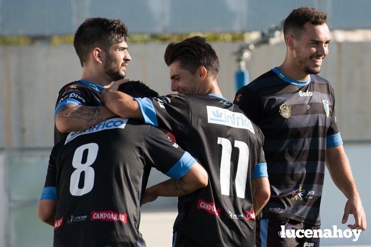  Los jugadores del Lucena celebran el segundo gol contra el San Fernando. 