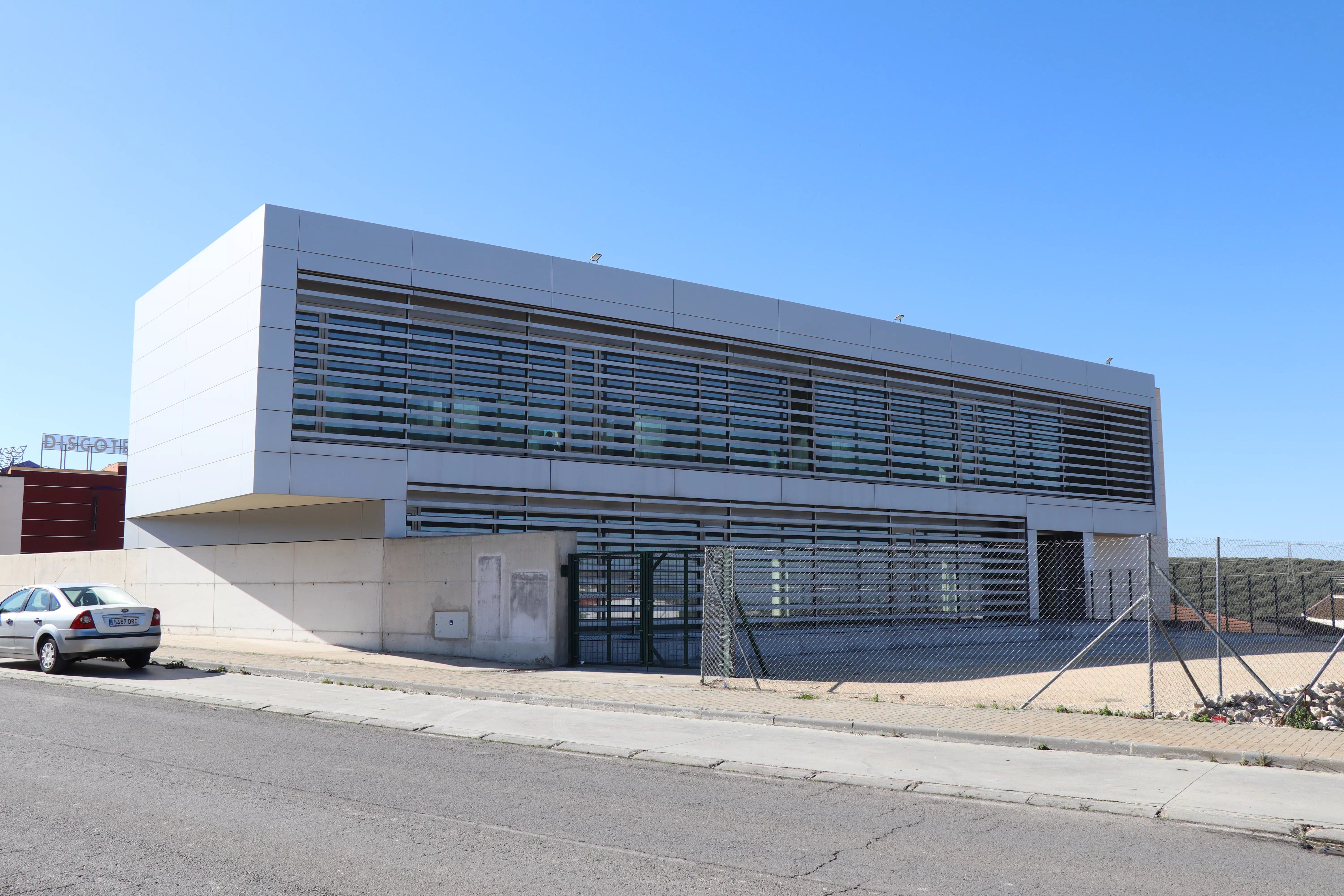 Edificio del Centro Comarcal de Servicios de la Diputación de Córdoba en el Polígono Pilar de la Dehesa de Lucena