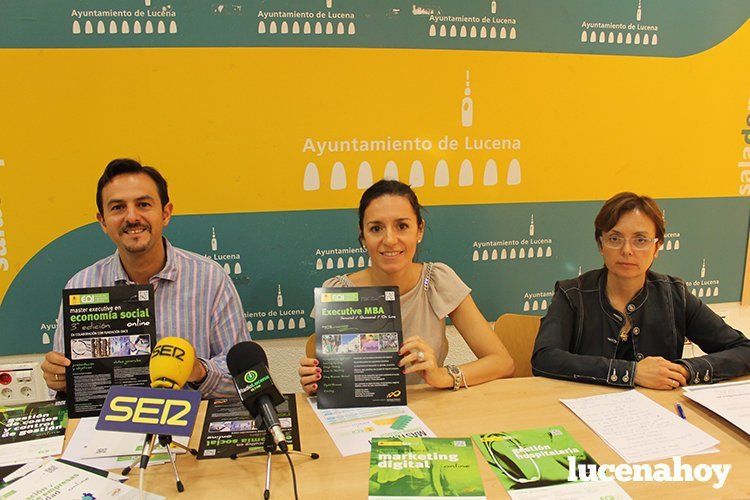  Manuel Lara, Araceli Bergillos y Toñi Mangas, durante la presentación del programa de becas EOI 