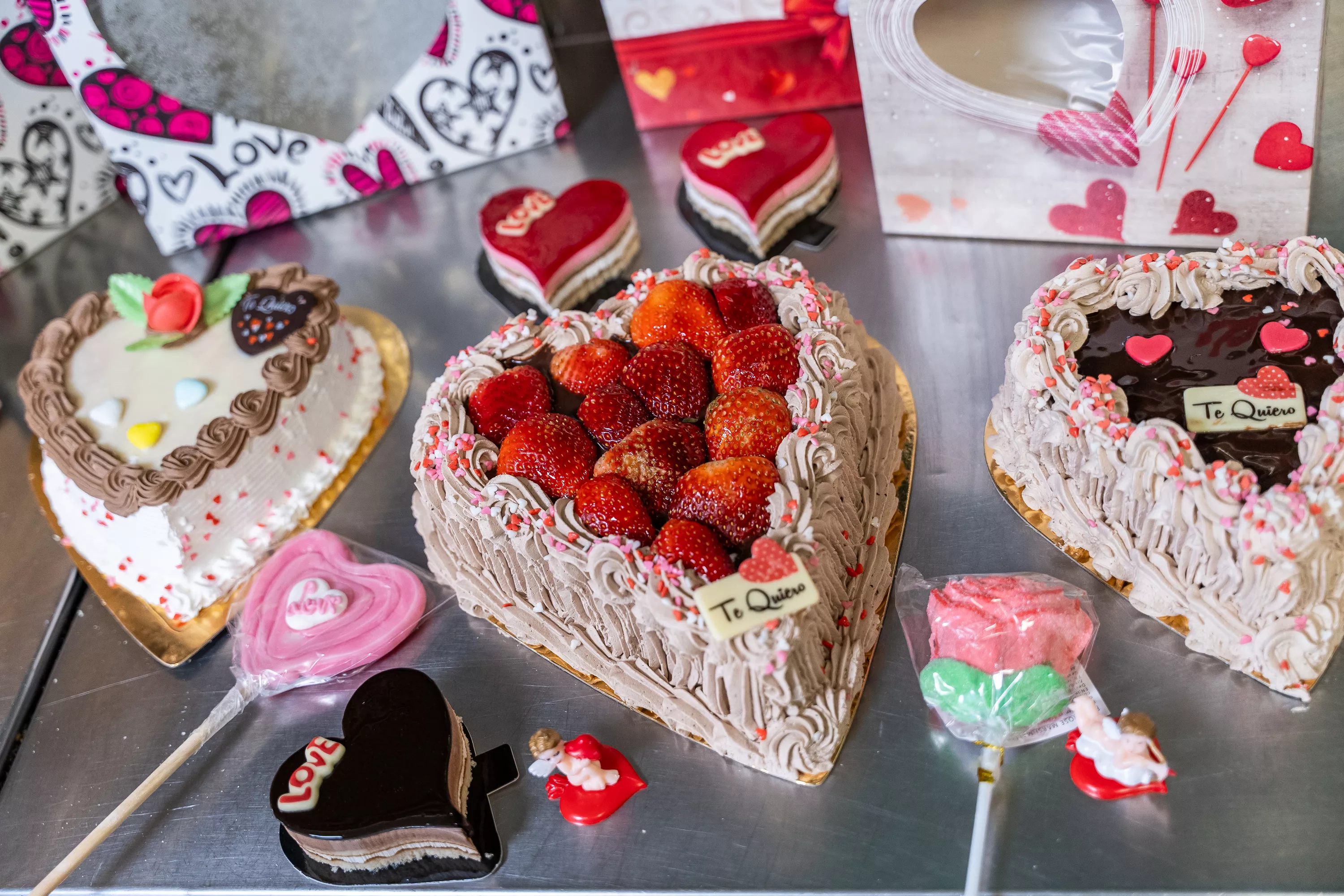 Algunas de las tartas de San Valentín de Panadería Aracelitana