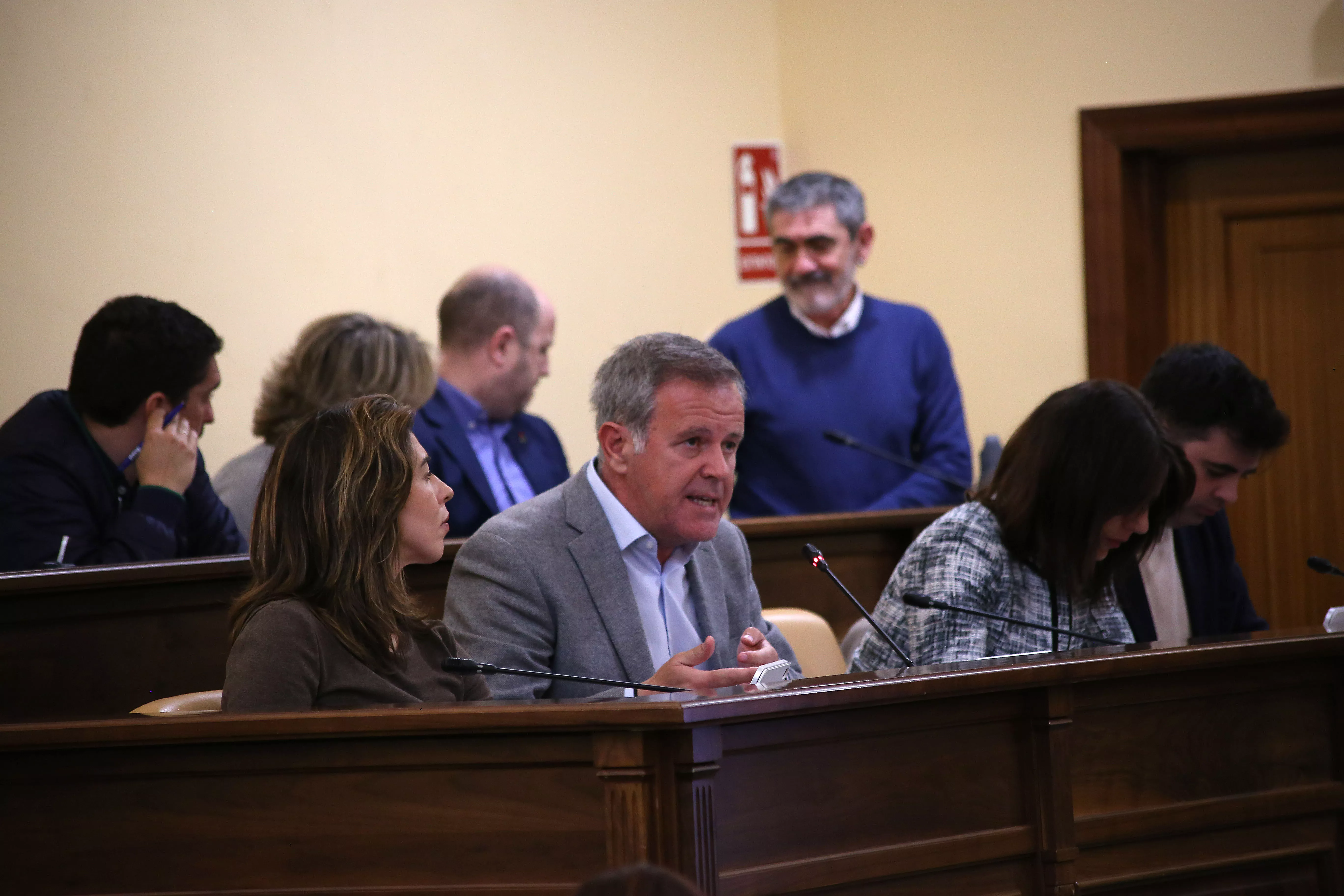 Francisco Algar durante la defensa de la moción presentada por el PSOE